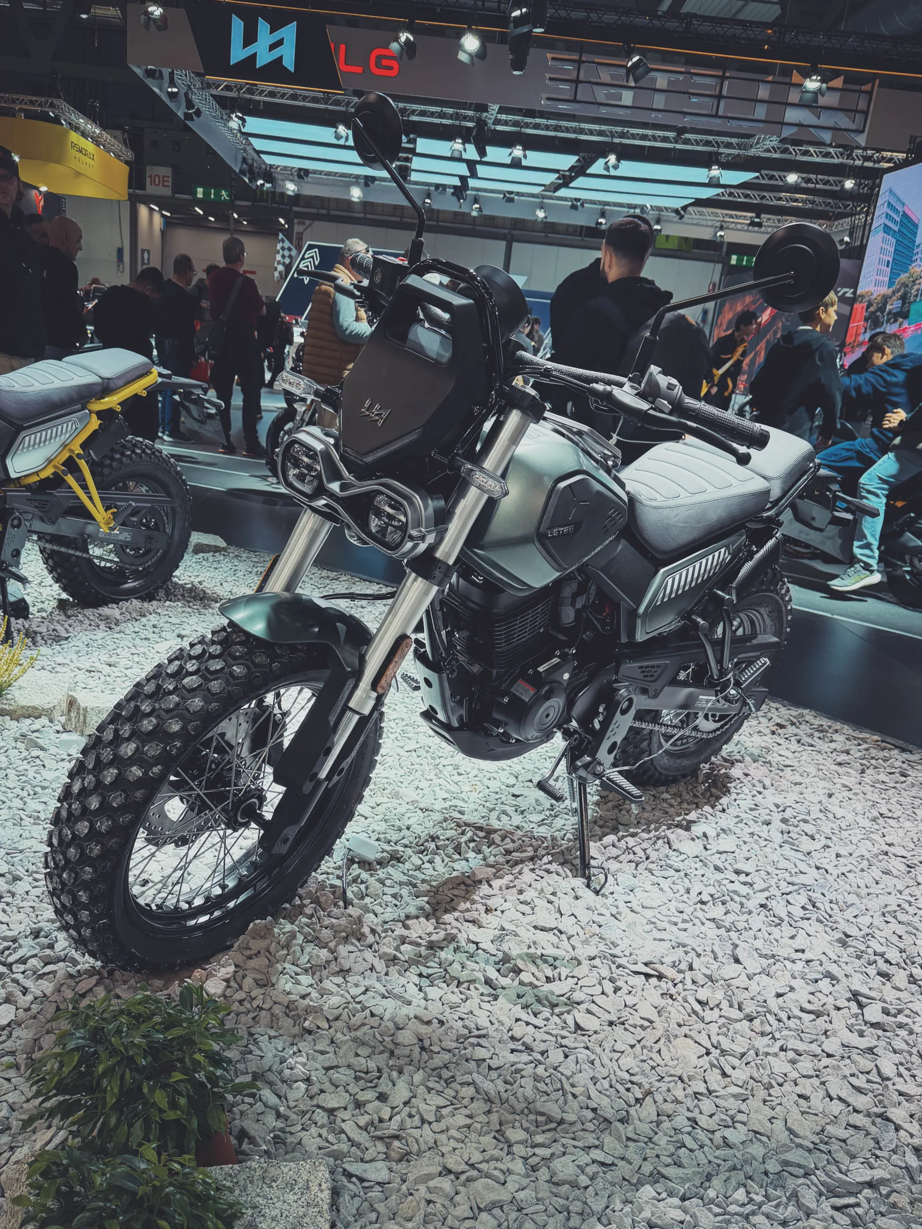 Prvi vtis: novi LETBE Flygon 125 ABS – Mali trail za urbanega divjaka, ki ga ne ustavi niti makadam (EICMA 2025)