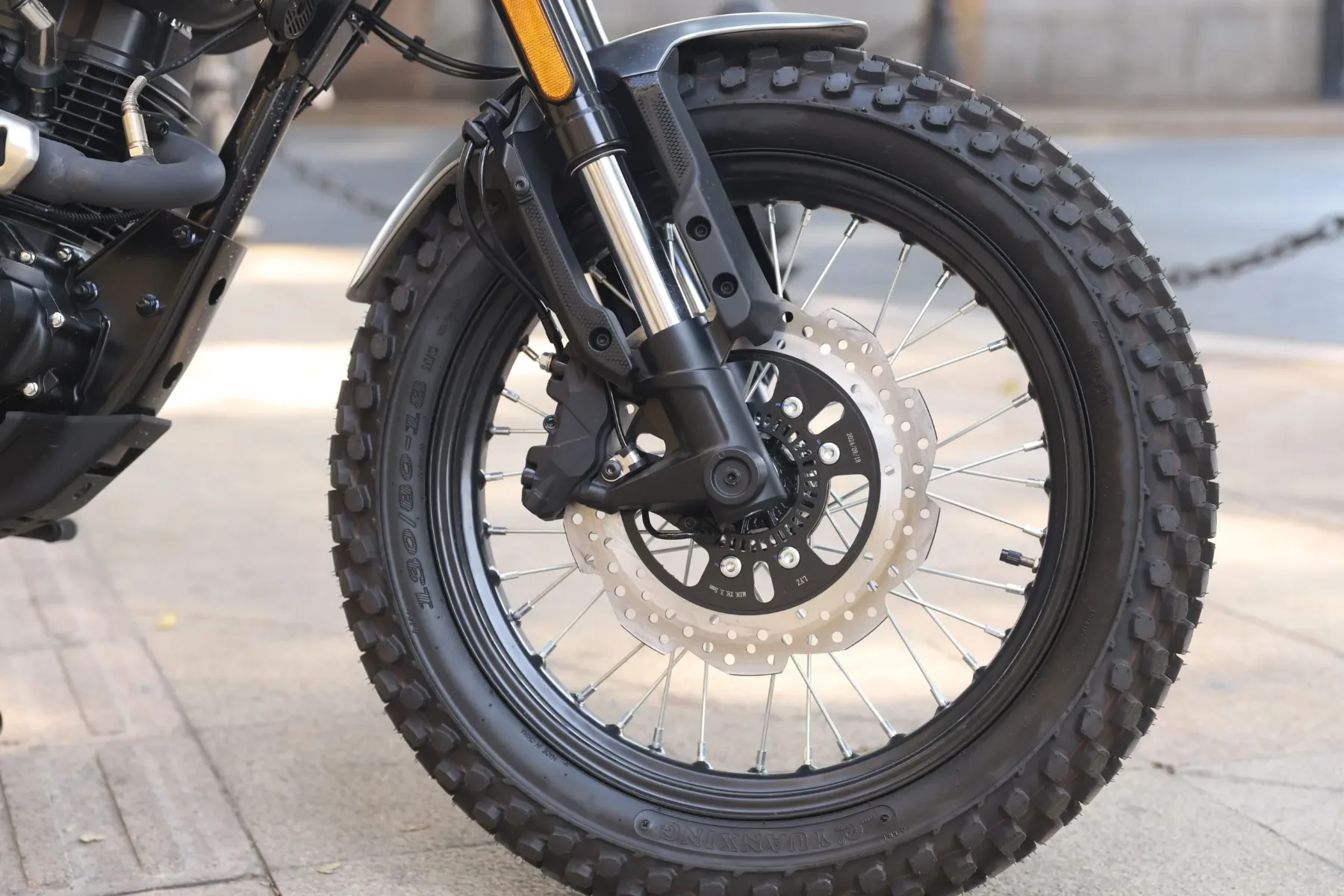 Prvi vtis: novi LETBE Flygon 125 ABS – Mali trail za urbanega divjaka, ki ga ne ustavi niti makadam (EICMA 2025)