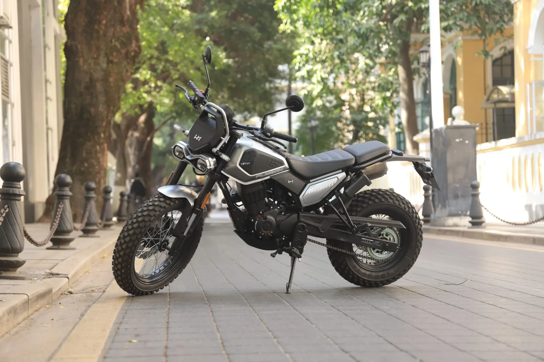 Prvi vtis: novi LETBE Flygon 125 ABS – Mali trail za urbanega divjaka, ki ga ne ustavi niti makadam (EICMA 2025)