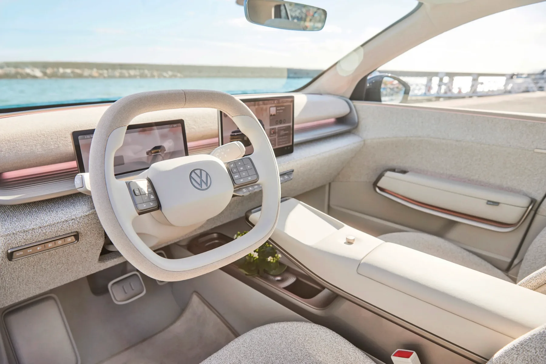Prvi vtisi pod soncem južne Evrope – Volkswagen ID. Cross 2026: Trenutek resnice, vrnitev “kmečke pameti” in konec dobe drsnikov