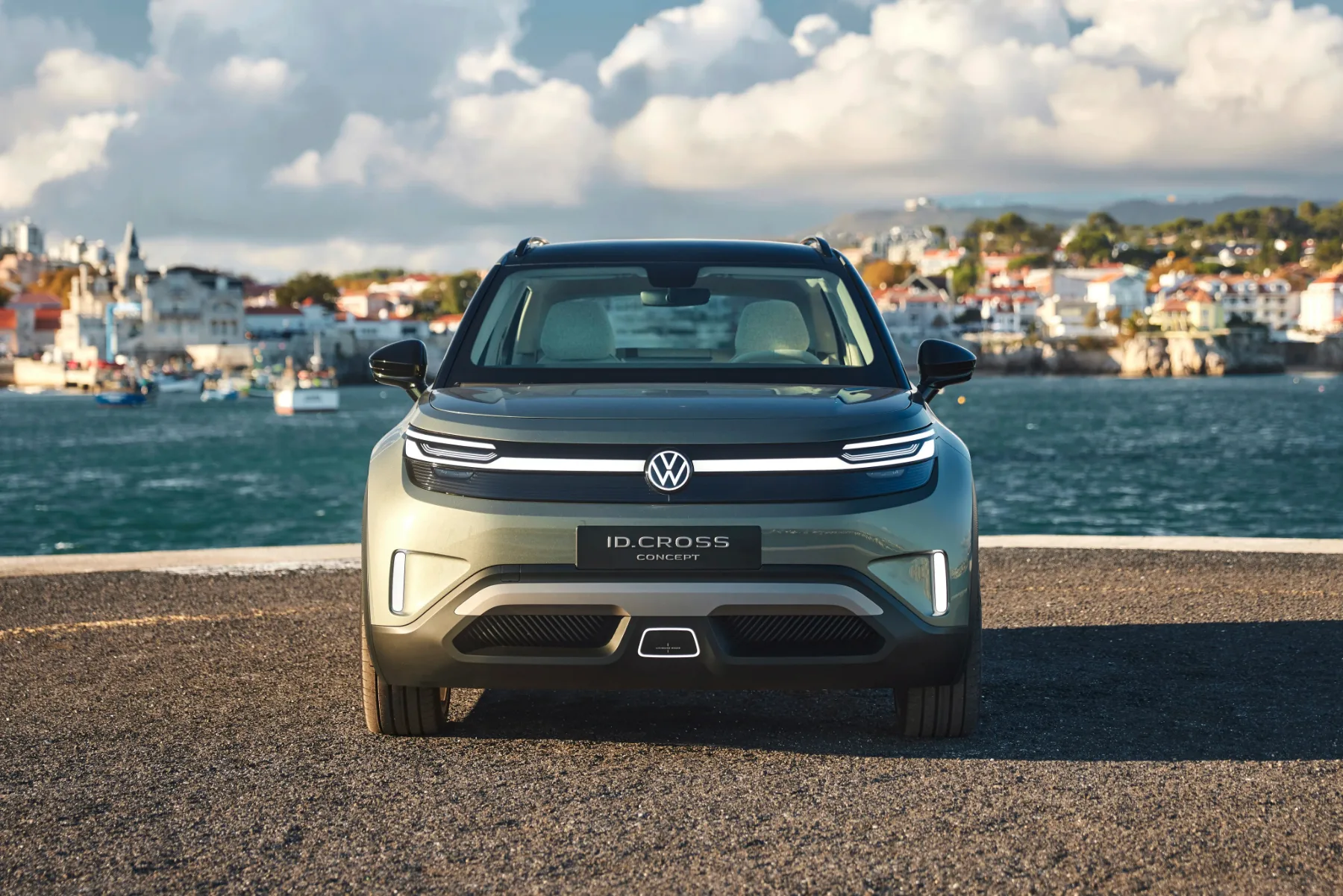 Prvi vtisi pod soncem južne Evrope – Volkswagen ID. Cross 2026: Trenutek resnice, vrnitev “kmečke pameti” in konec dobe drsnikov