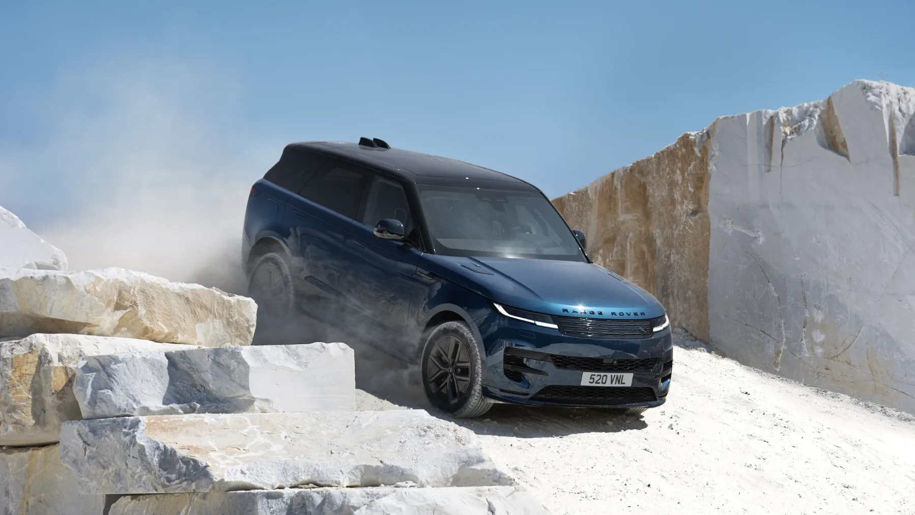 Novi Range Rover Sport Electric: Britanski aristokrat s 550 konji in 800-voltno strelo v žilah