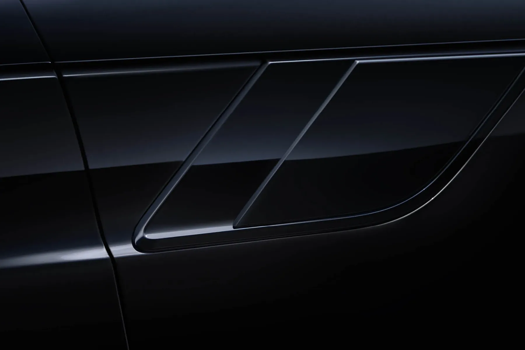 Range Rover Sport SV Black: 626-konjski stealth luksuz, ki do stotice plane v 3,6 s