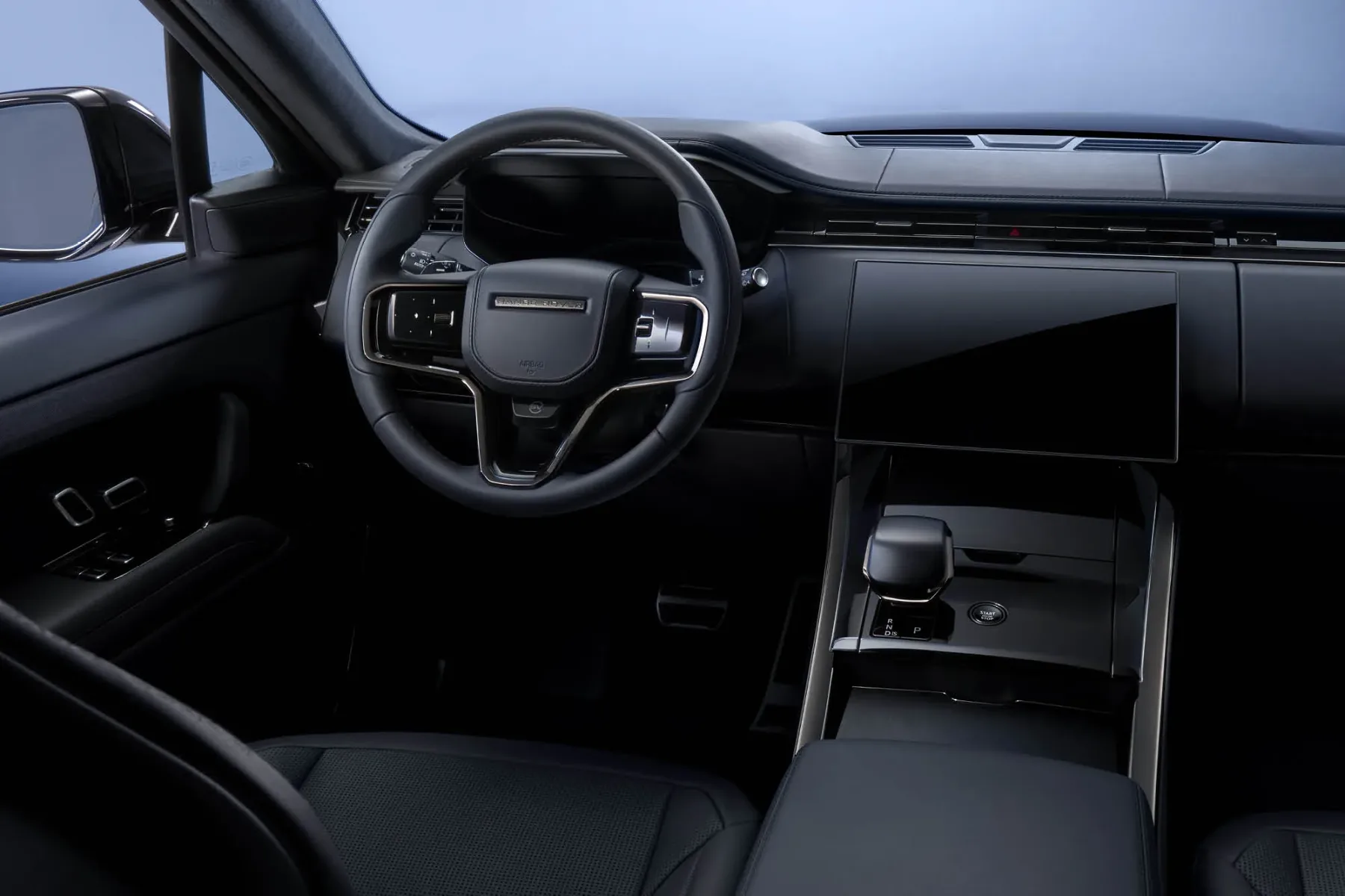 Range Rover Sport SV Black: 626-konjski stealth luksuz, ki do stotice plane v 3,6 s