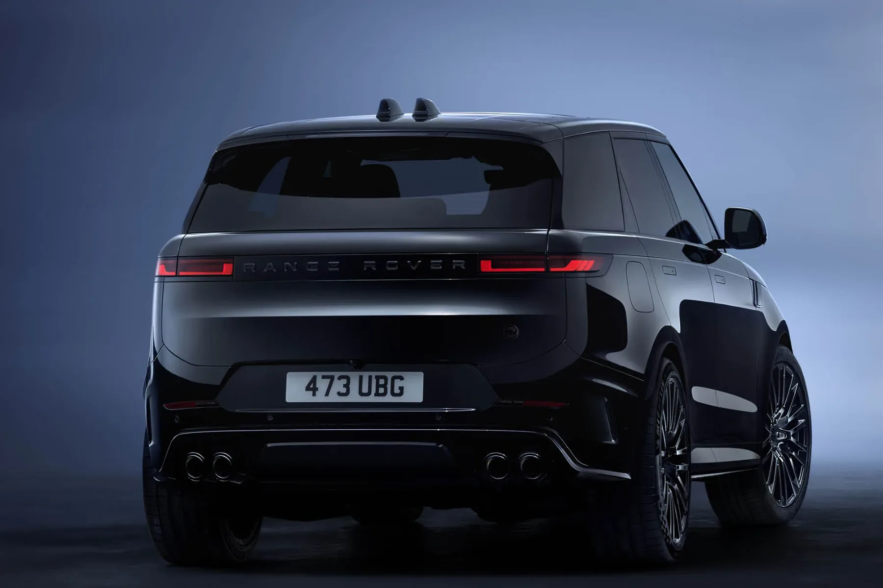 Range Rover Sport SV Black: 626-konjski stealth luksuz, ki do stotice plane v 3,6 s