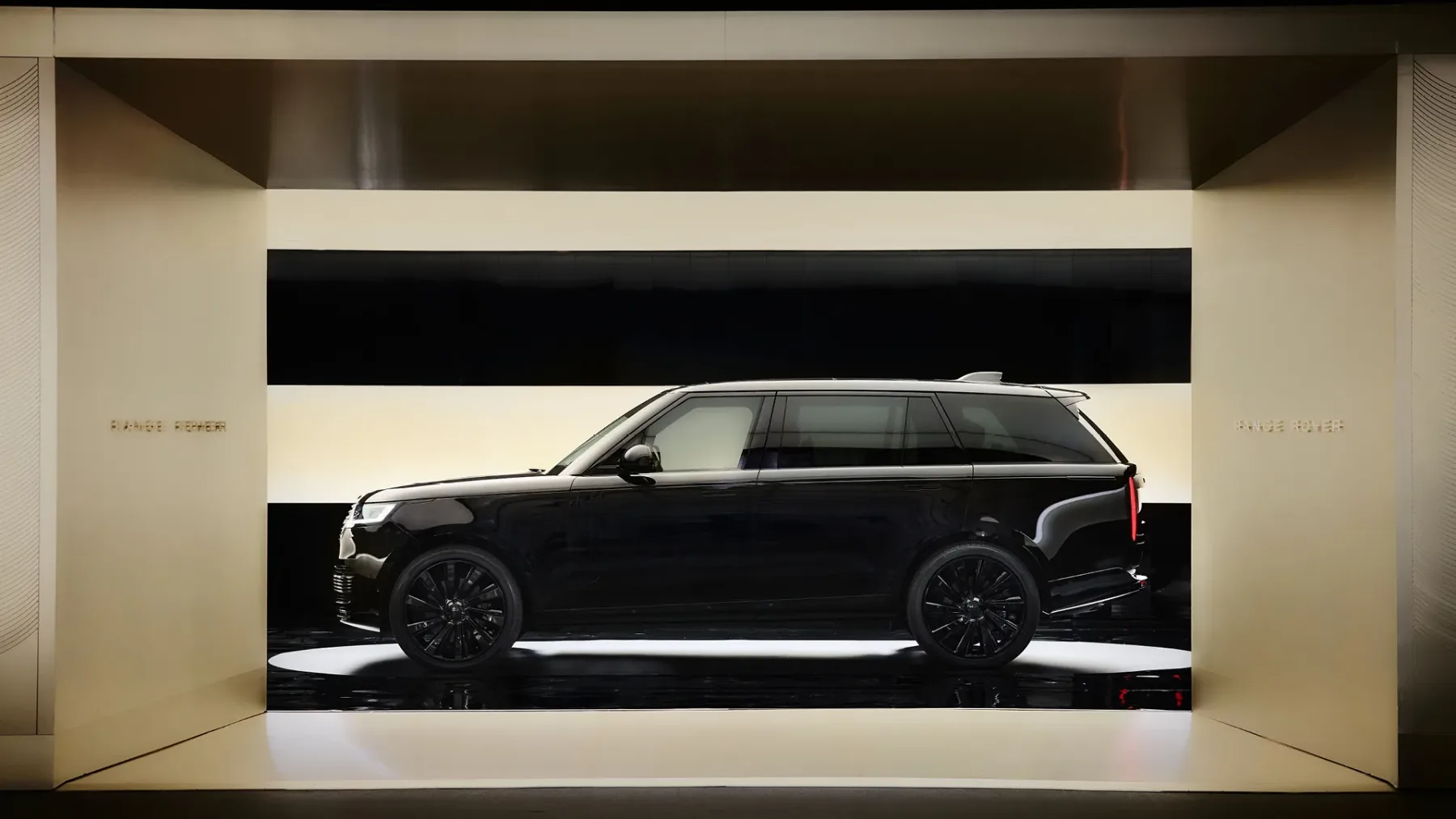 Range Rover SV Black 2025: Temna stran luksuza, ki jo boste želeli občutiti