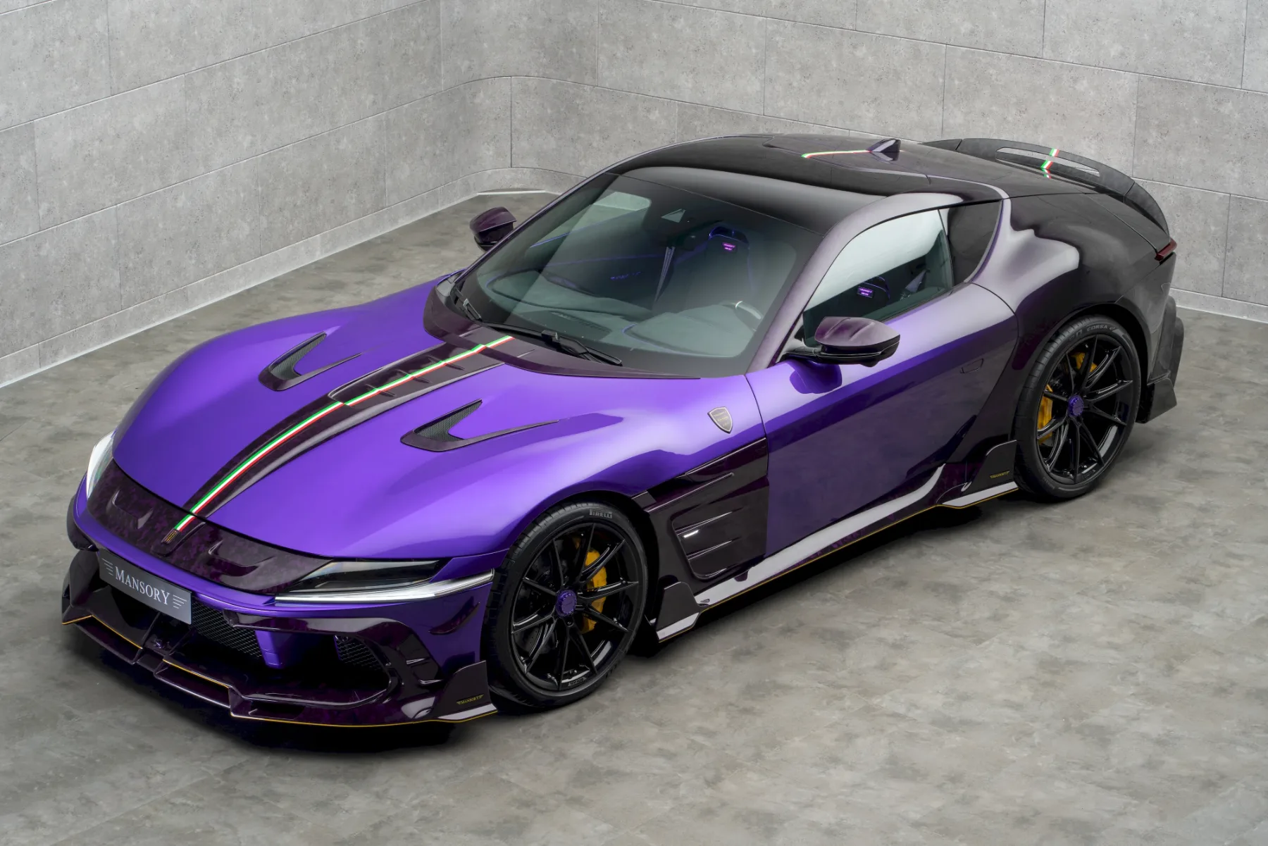 Ravnokar predstavljen – Mansory Equestre 2025: Ferrari 12Cilindri v vijoličnem objemu, ki bi navdušil samega Jokerja