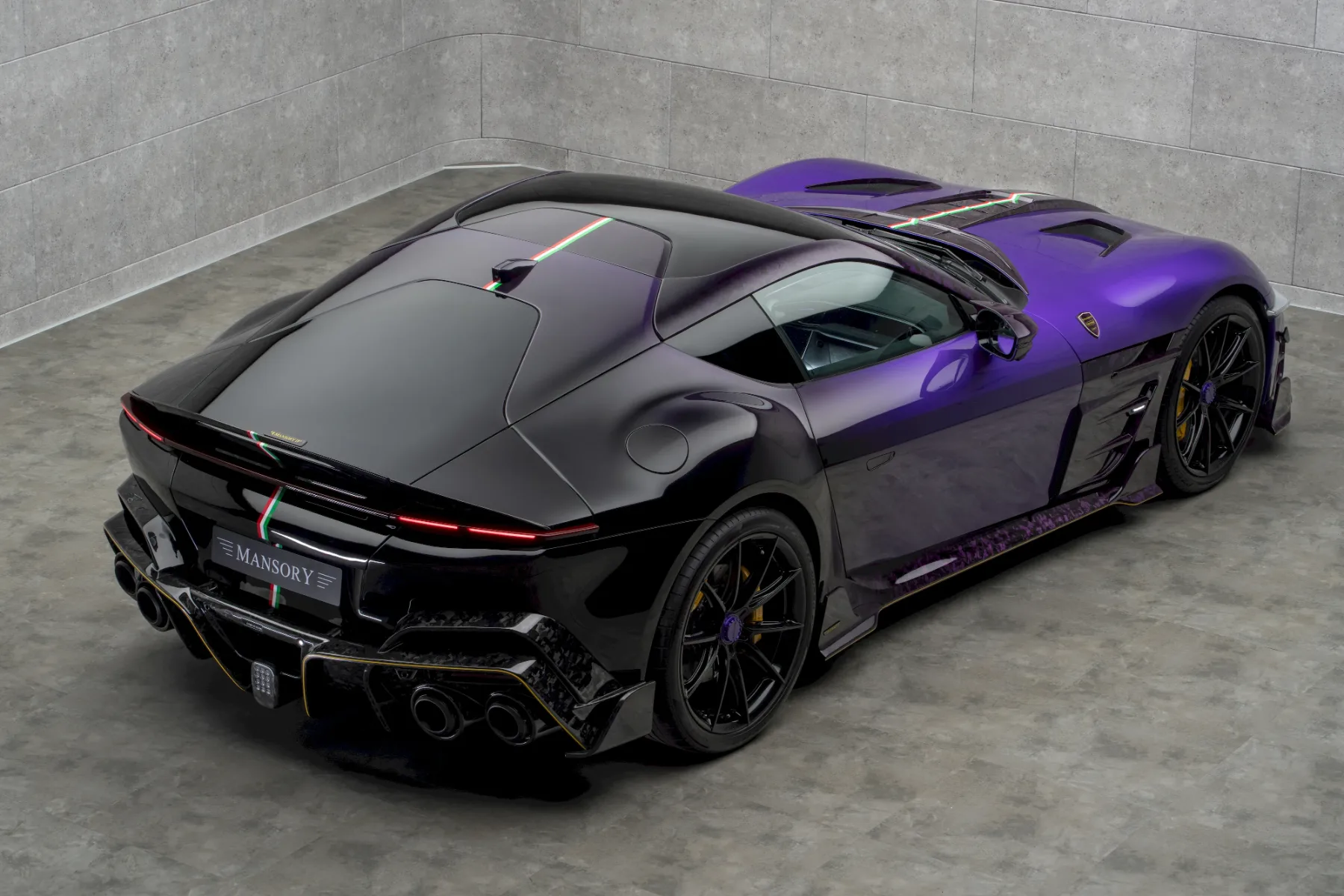 Ravnokar predstavljen – Mansory Equestre 2025: Ferrari 12Cilindri v vijoličnem objemu, ki bi navdušil samega Jokerja