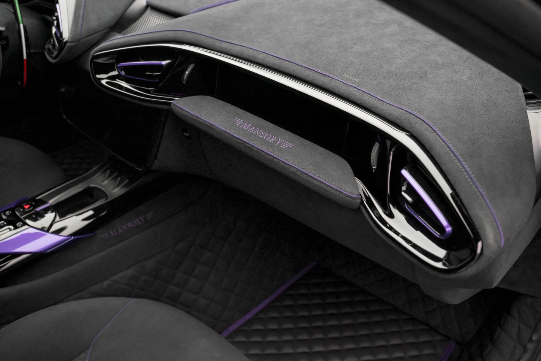 Ravnokar predstavljen – Mansory Equestre 2025: Ferrari 12Cilindri v vijoličnem objemu, ki bi navdušil samega Jokerja