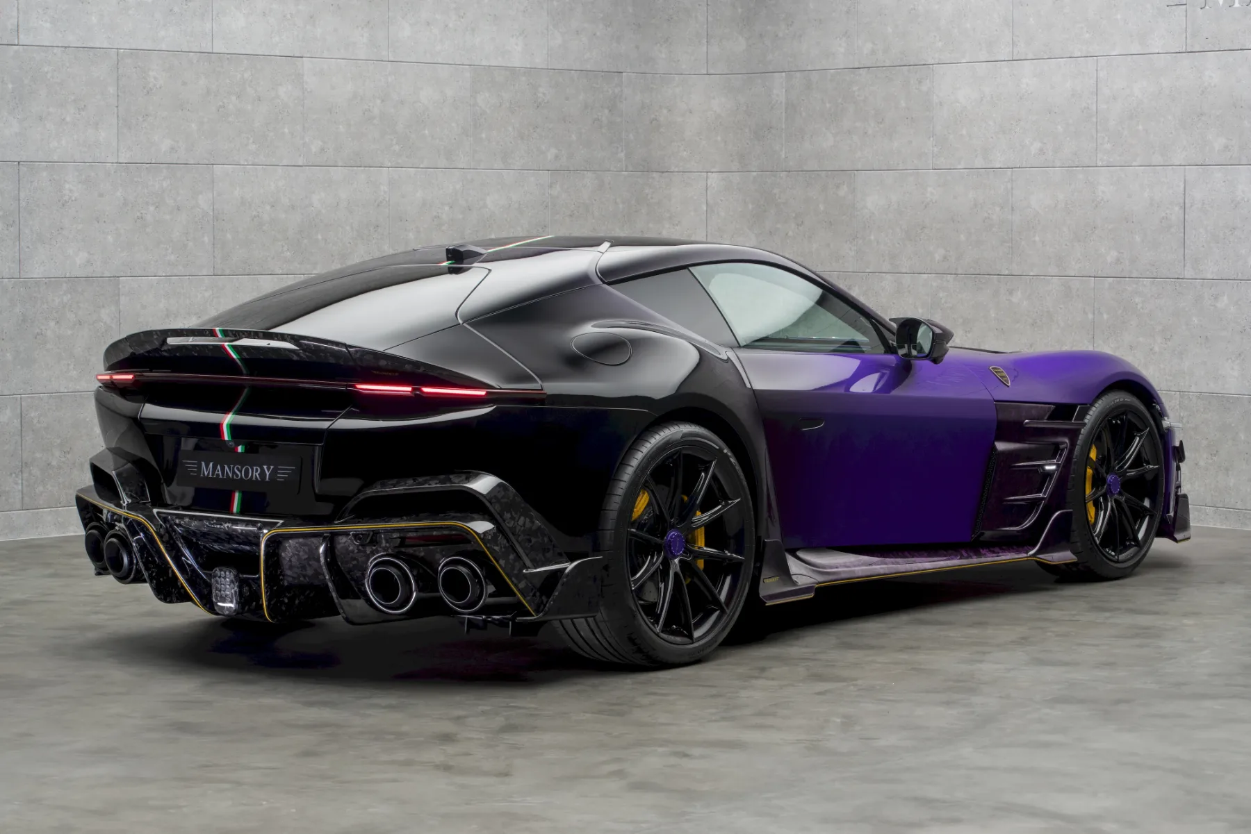 Ravnokar predstavljen – Mansory Equestre 2025: Ferrari 12Cilindri v vijoličnem objemu, ki bi navdušil samega Jokerja