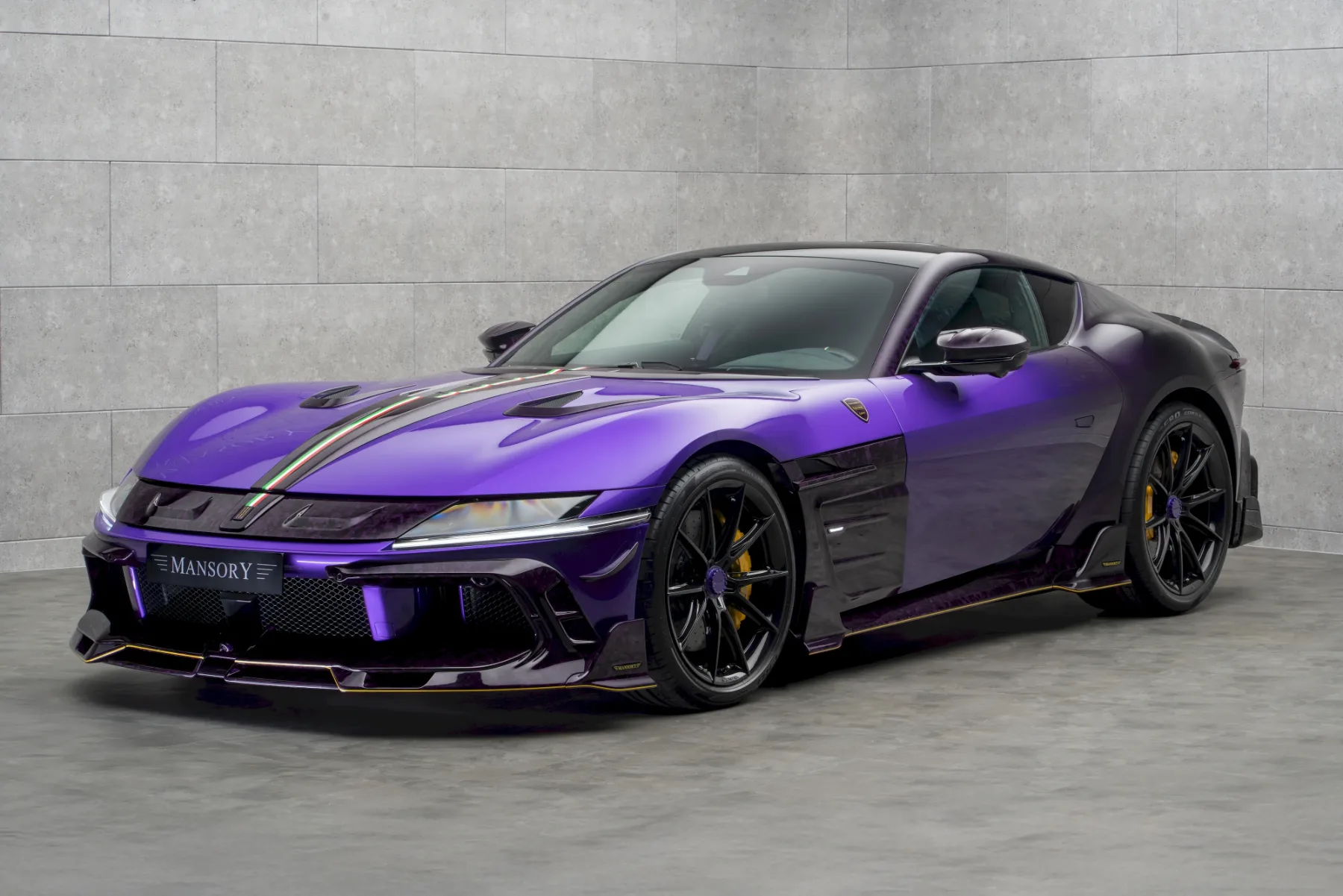 Ravnokar predstavljen – Mansory Equestre 2025: Ferrari 12Cilindri v vijoličnem objemu, ki bi navdušil samega Jokerja