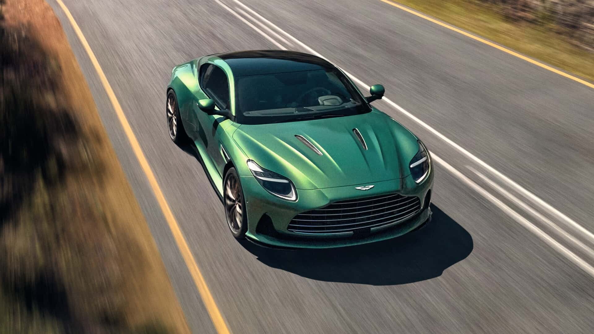 Razkrit Aston Martin DB12: klasika avtomobilizma z 671 konji, ki drvijo do 325 km/h!