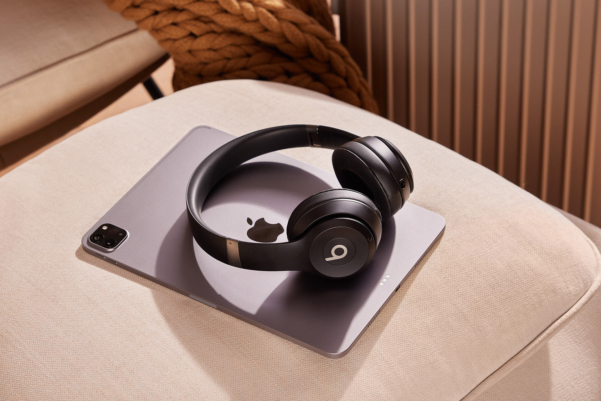 Razkrivamo: Beats Solo 4 — Nova era zvoka in stila