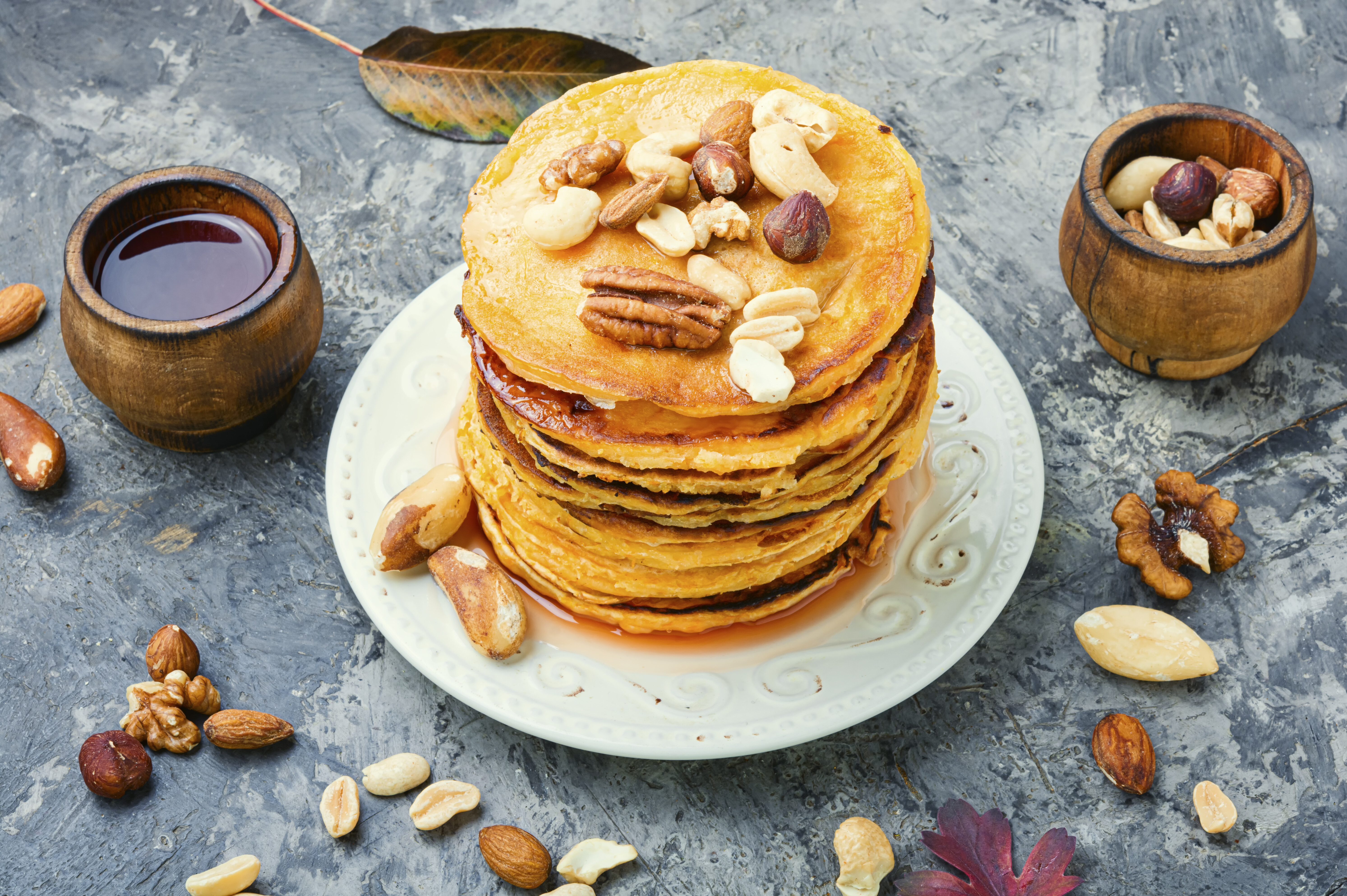 Recept: bananine palačinke z javorjevim in arašidovim namazom
