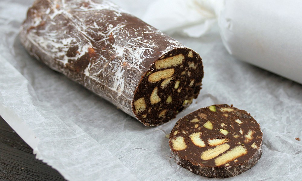 Recept: čokoladna salama, omamna sladica brez peke