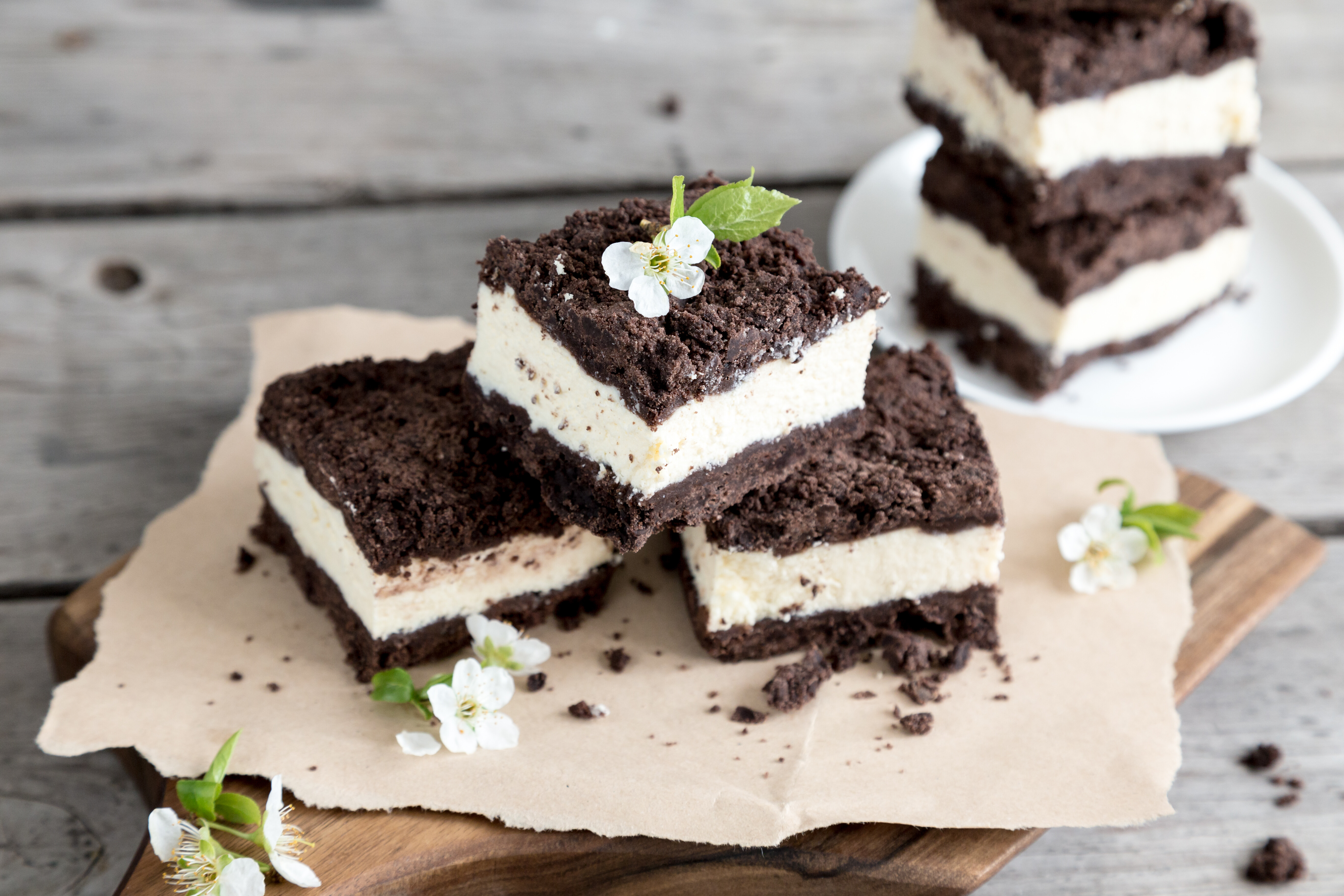 Recept: čokoladna torta s kokosom (brez moke)
