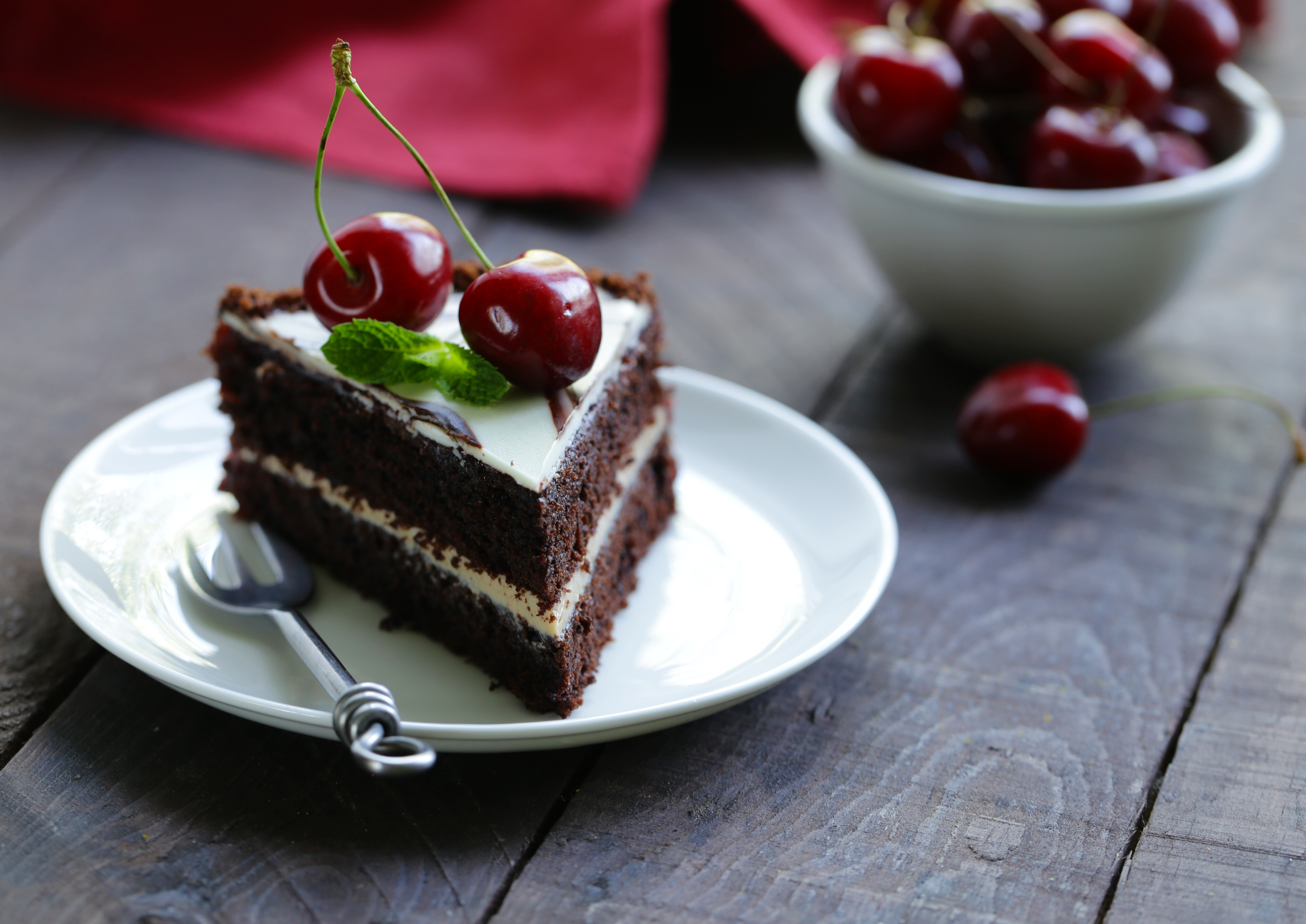 Recept: čokoladna torta z višnjami