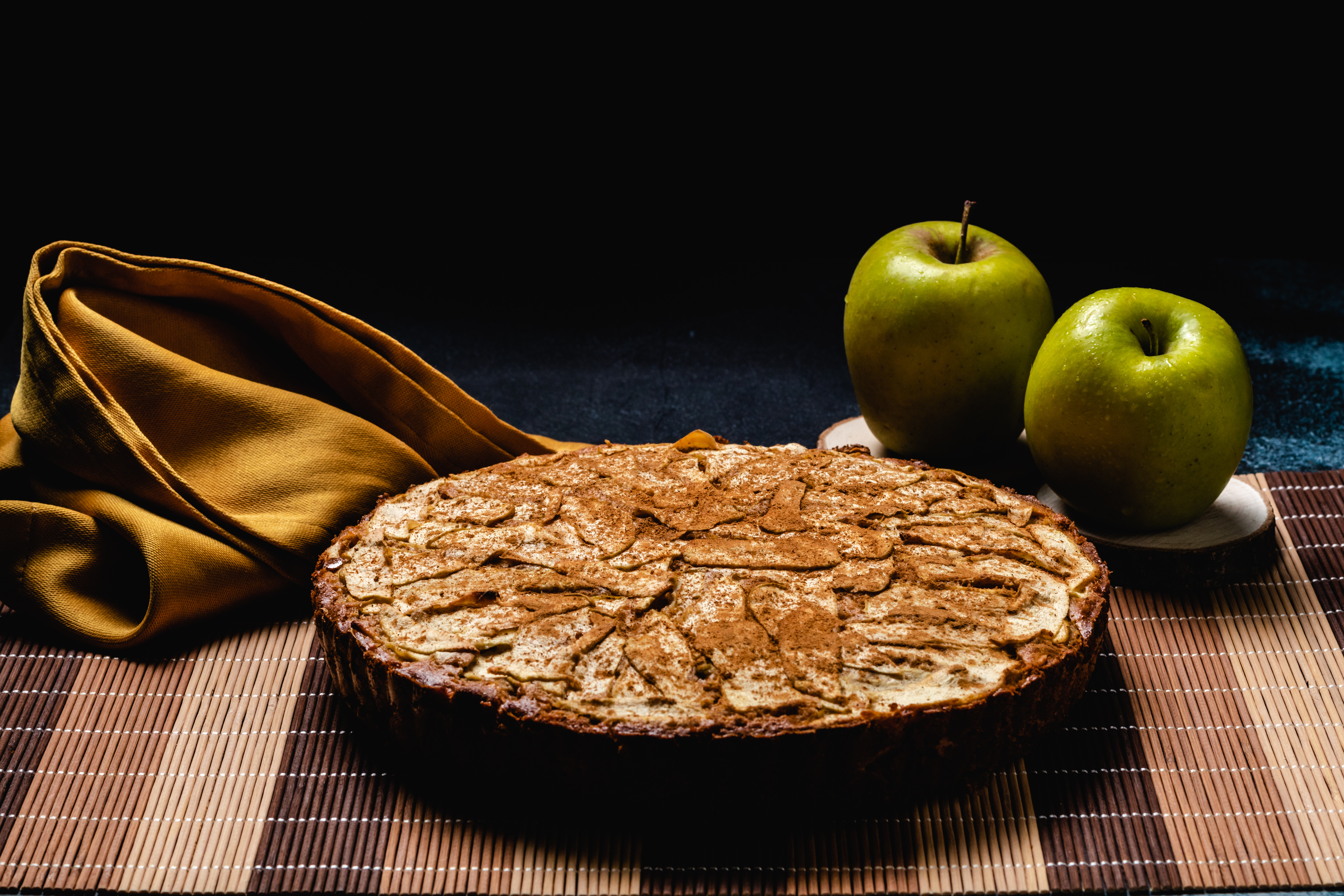 Recept: enostaven biskvit iz jabolk, ki vsakomur uspe