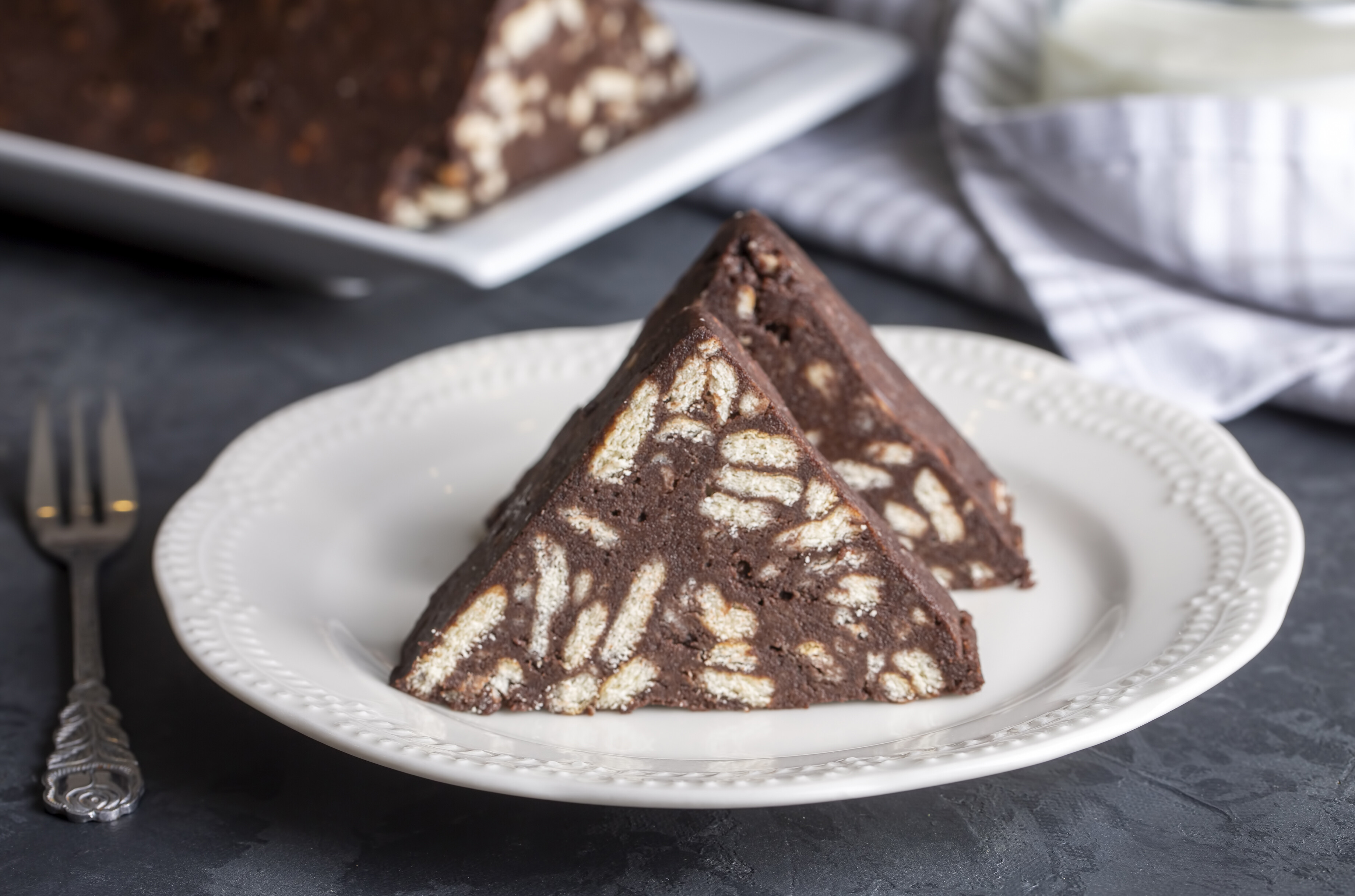 Recept: enostavna čokoladna torta brez peke, ki jo obožuje britanska kraljeva družina (video)