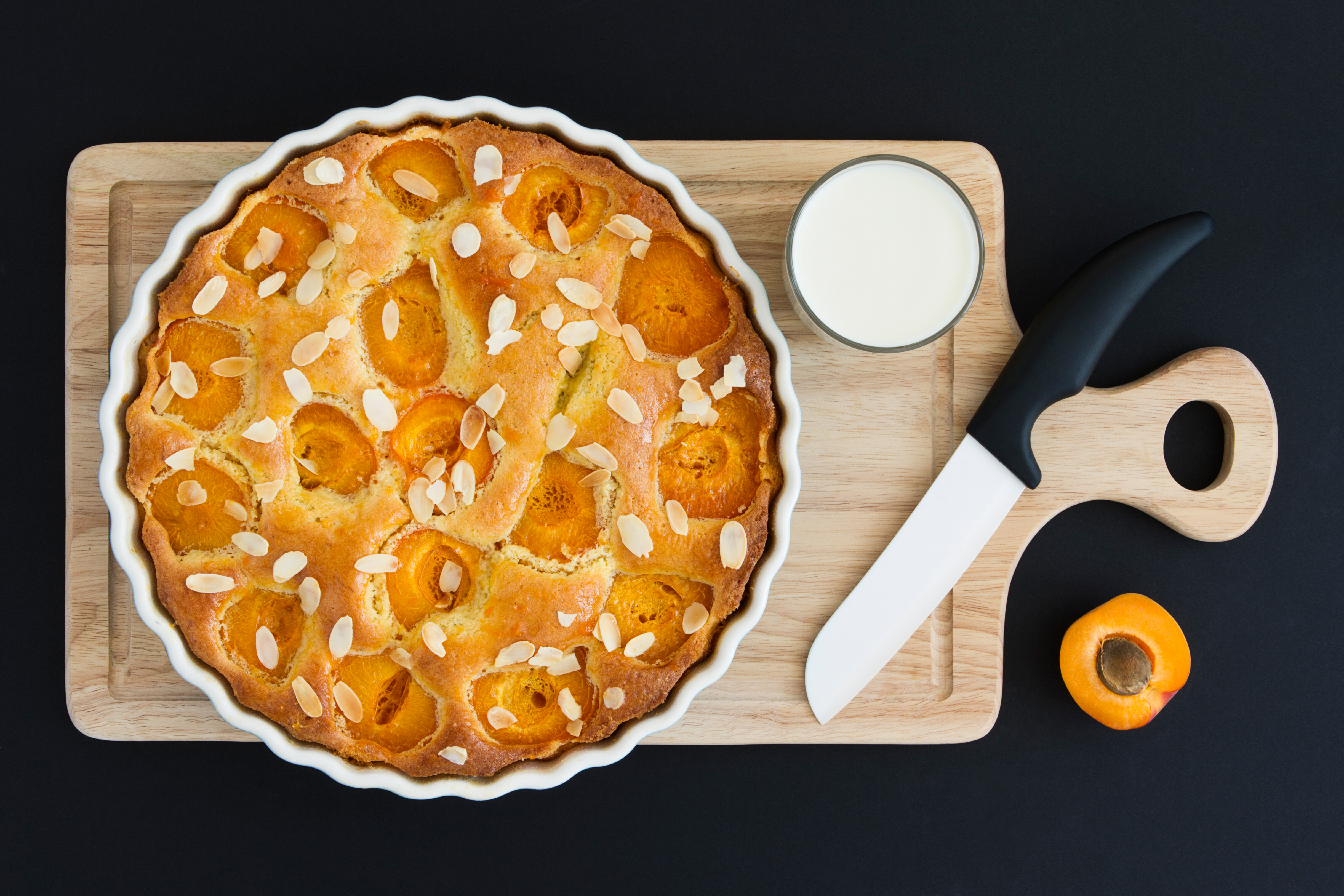 Recept: jogurtova torta z marelicami