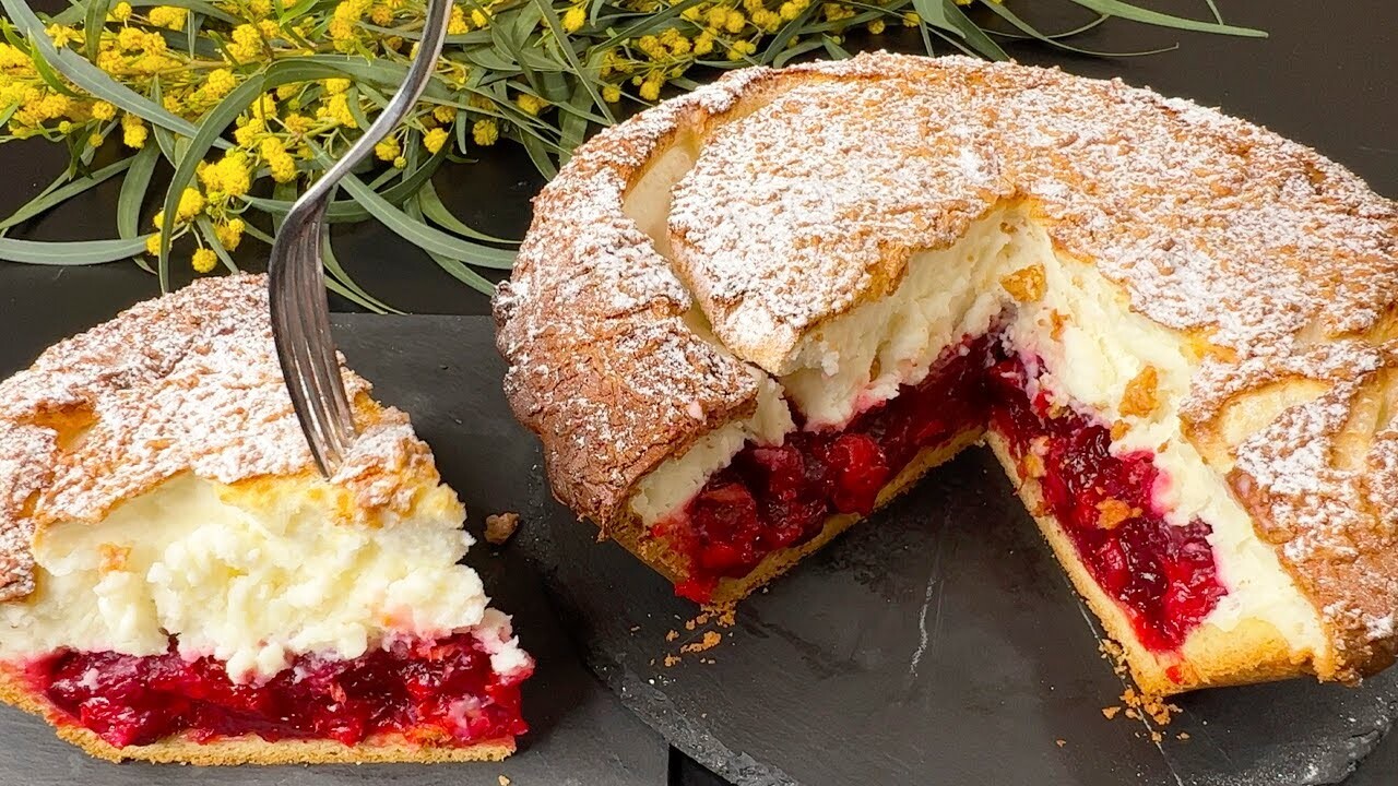Recept: jogurtova torta z višnjami, ki je obnorela svet