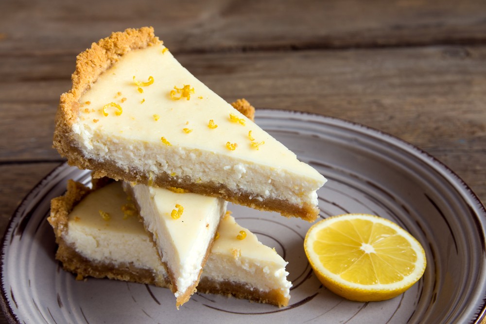 Recept: lahek limonin cheesecake brez peke