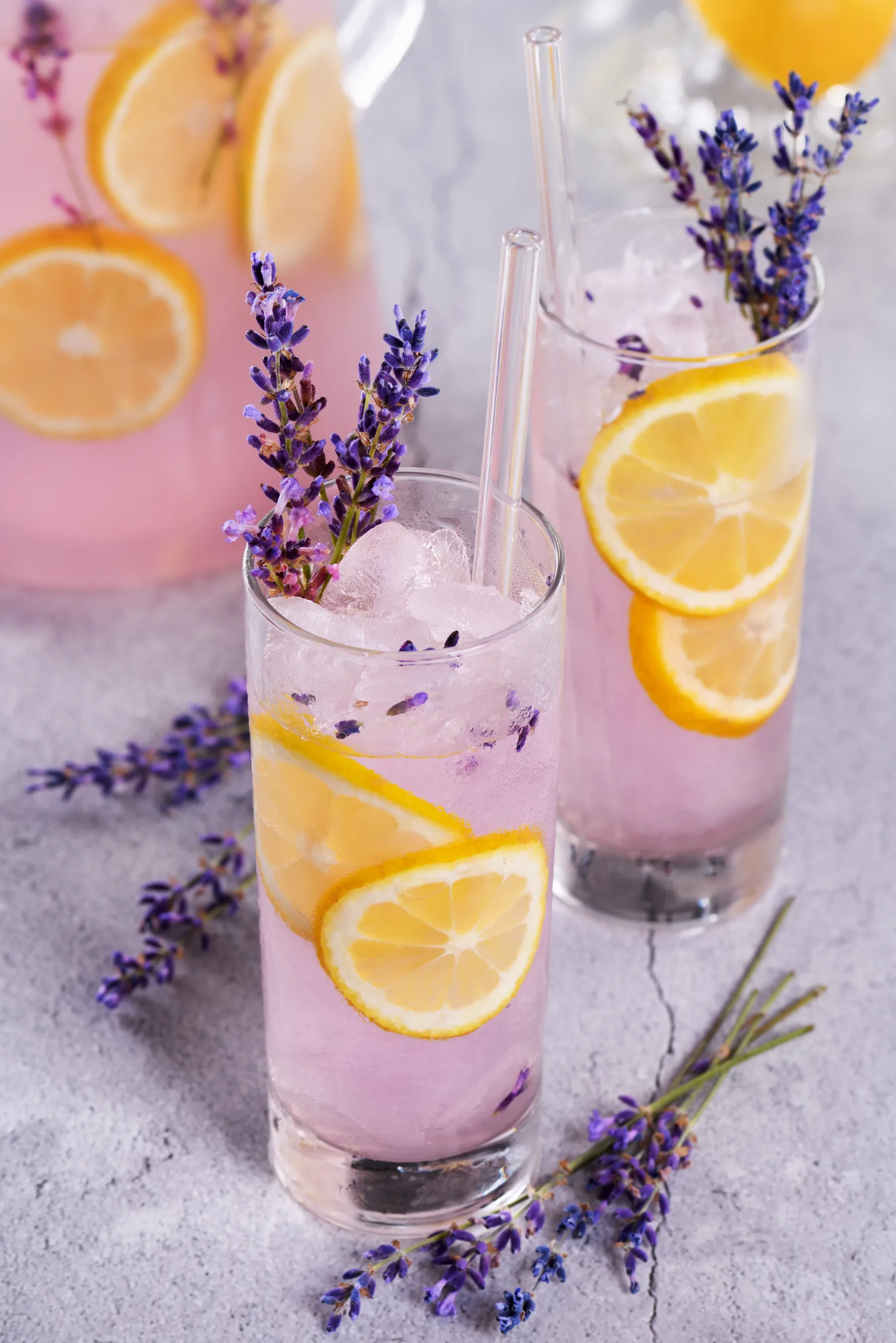 Recept: Limonada s sivko, hitro olajša glavobol in osveži telo