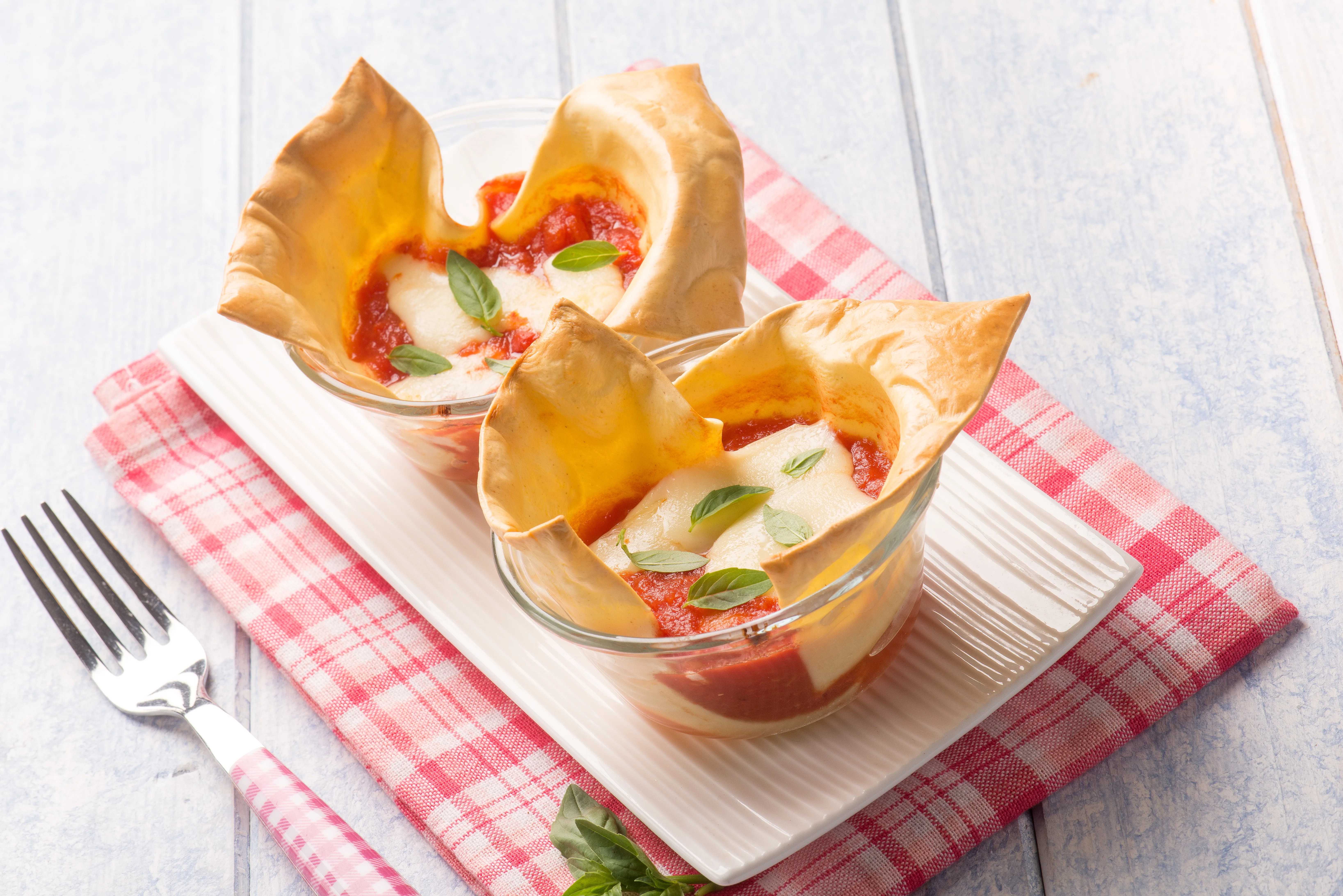Recept: mini lazanja, odličen prigrizek za vsako priložnost (video)