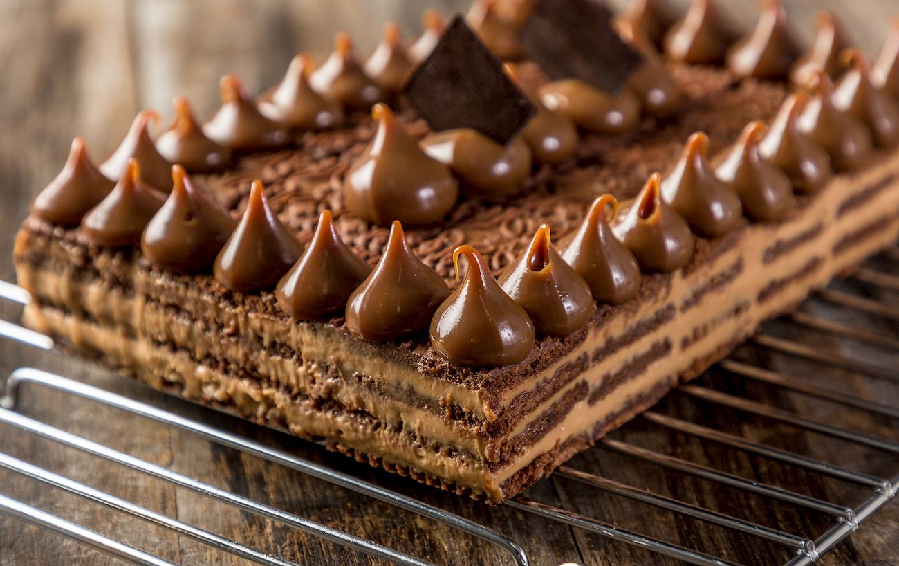 Recept: najboljša torta na svetu je pripravljena v 20 minutah – navdušila vas bo, ima samo šest sestavin!