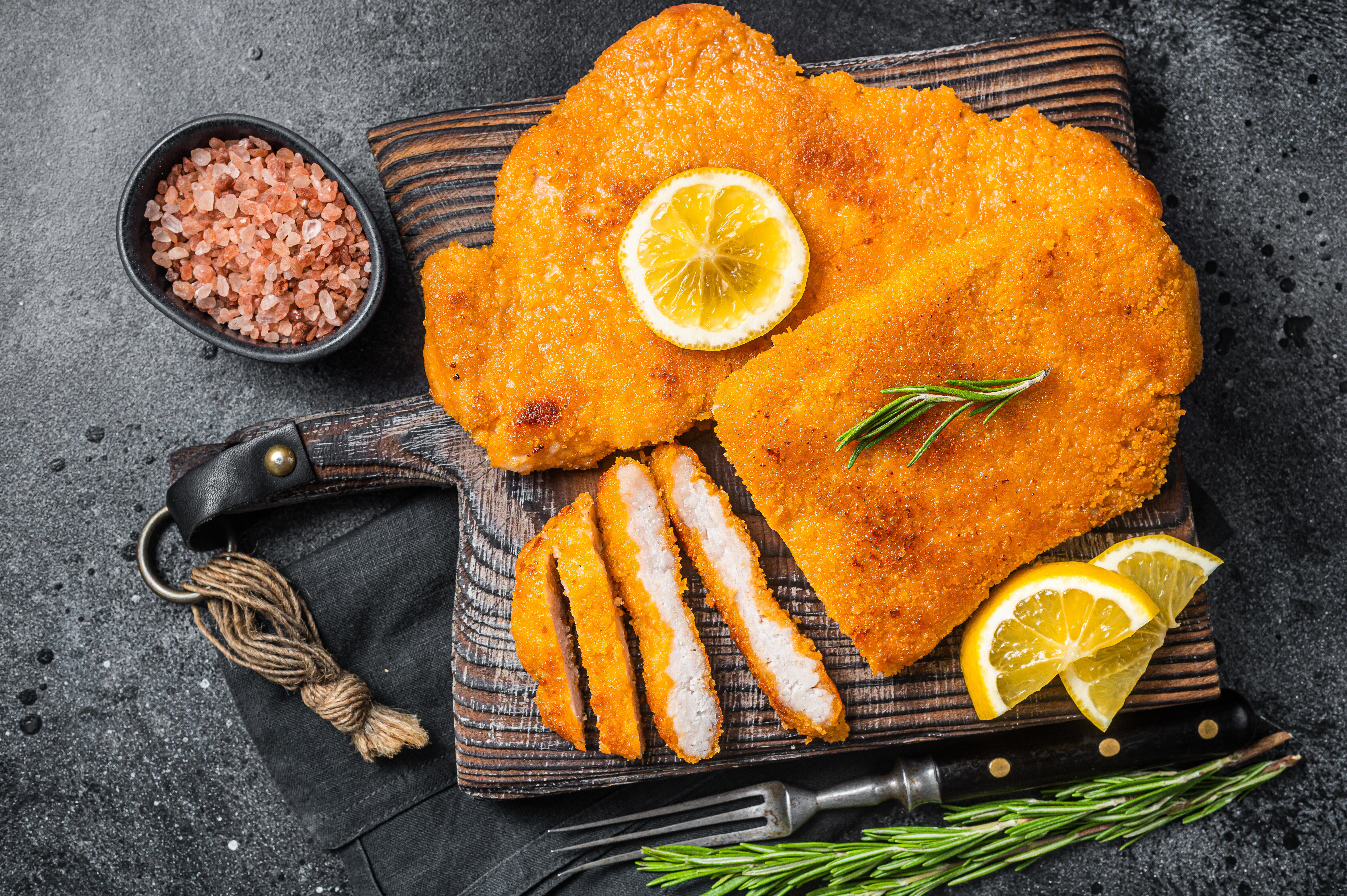 Recept: najboljša zmes za cvrtje, s katero bo meso sočno in skorja hrustljava