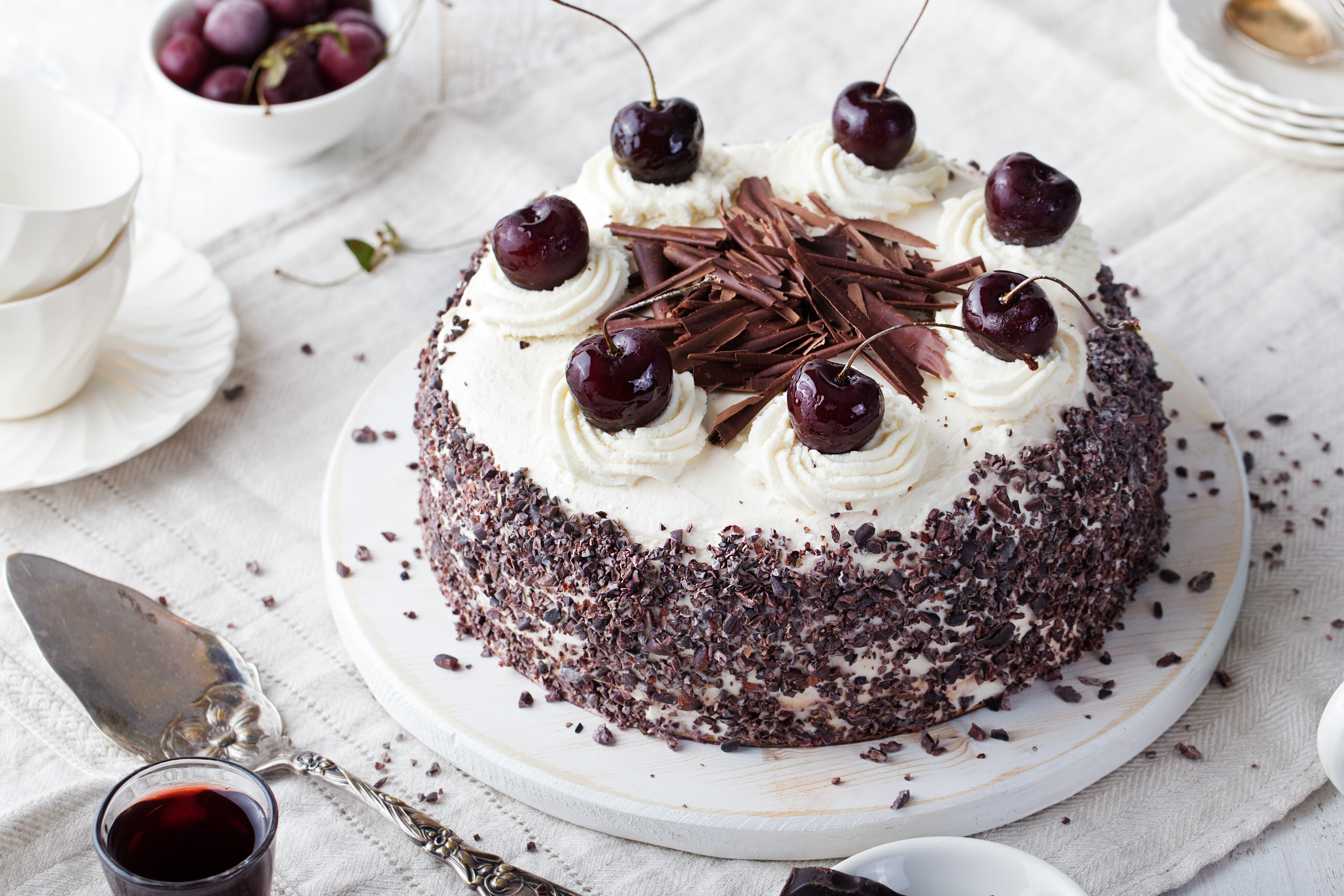 Recept: originalna Schwarzwaldska torta je kraljica čokoladnih tort