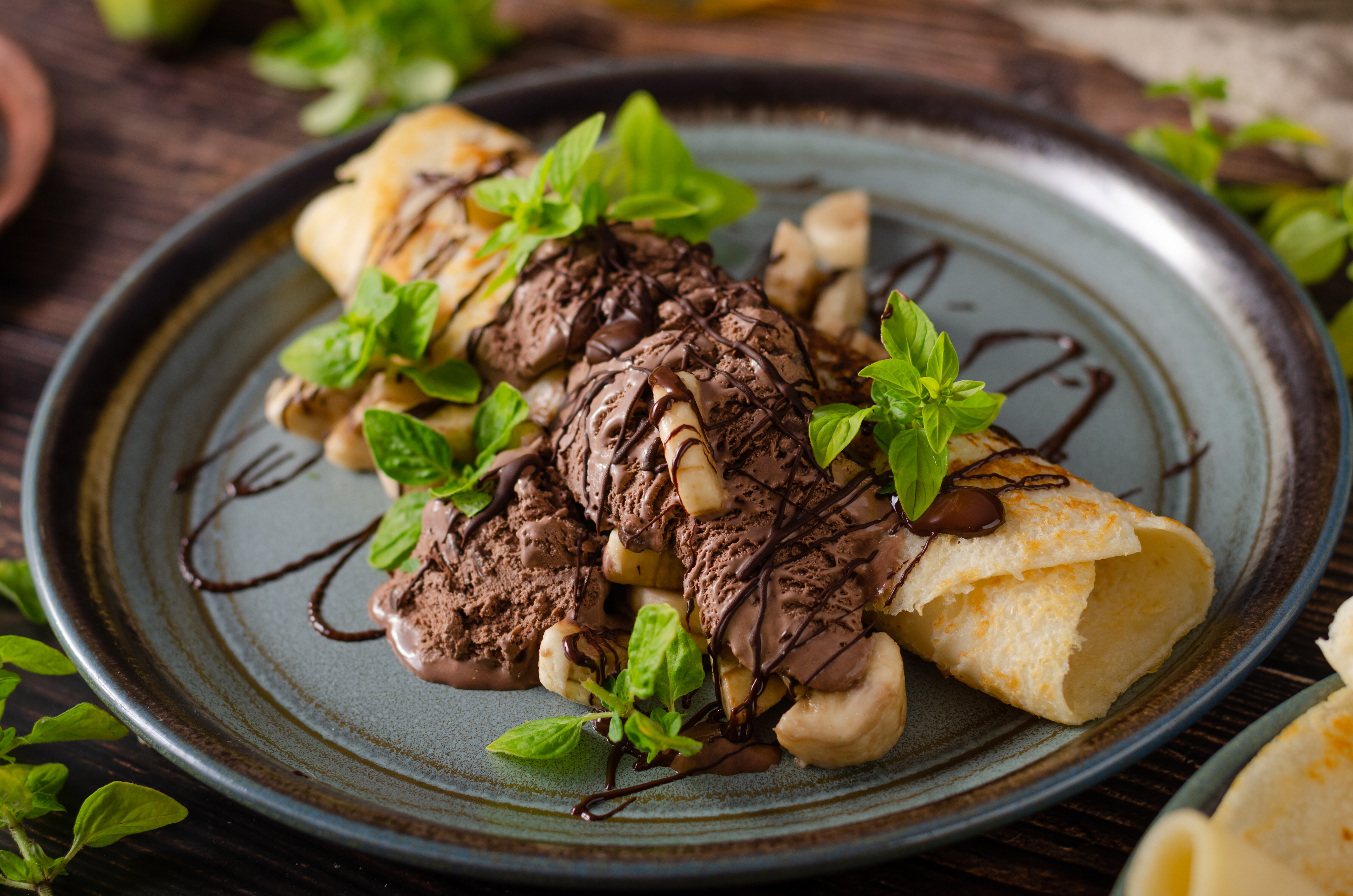 Recept: palačinke s čokoladno kremo in mletimi piškoti