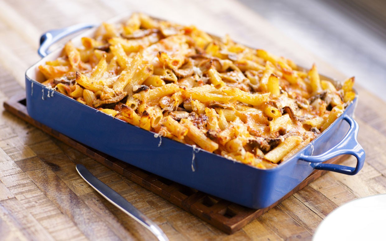 Recept: pečene testenine z mletim mesom in nebeško skorjico