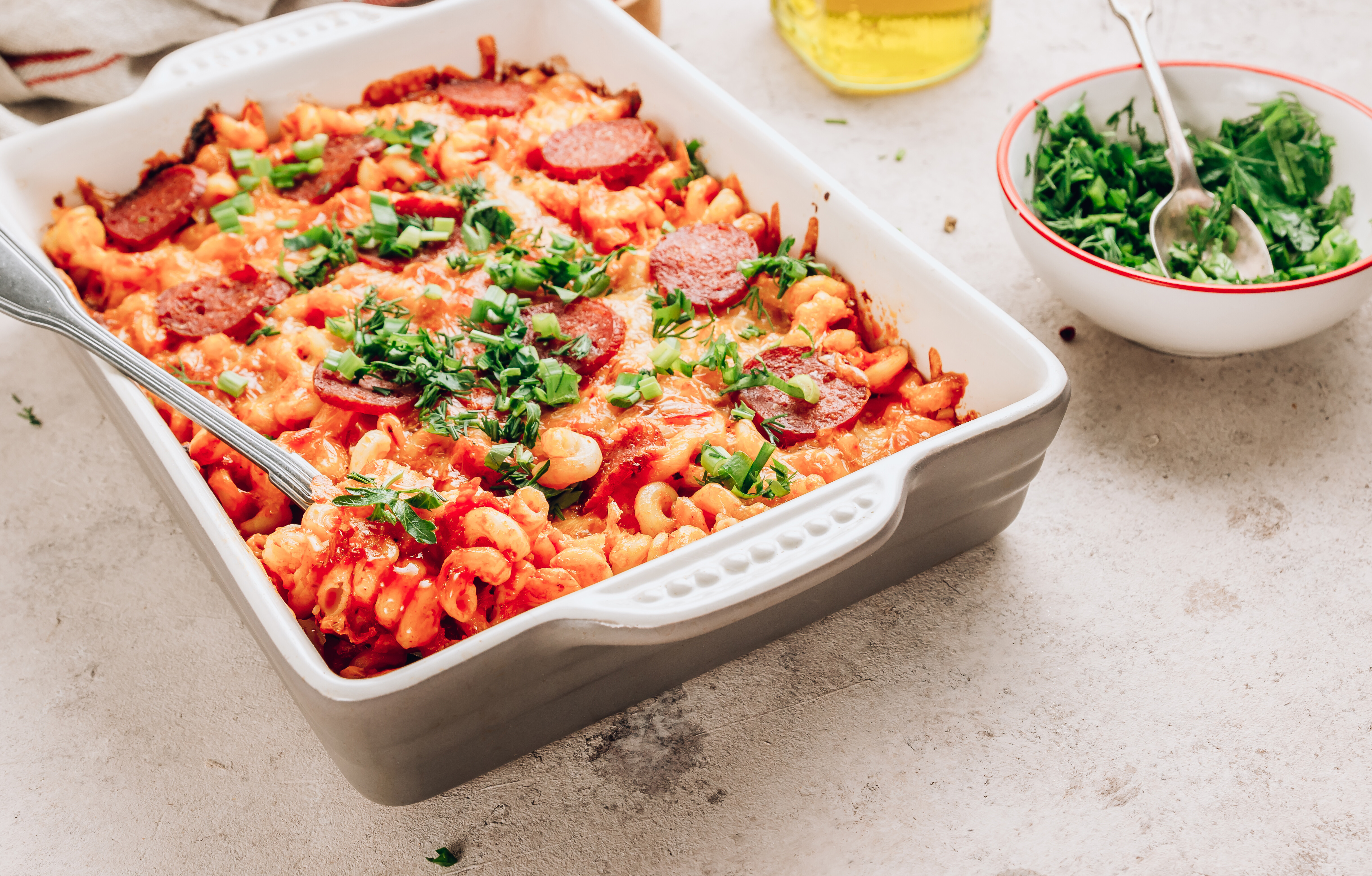 Recept: pikantna pizza pasta – ognjevita fuzija italijanskih okusov