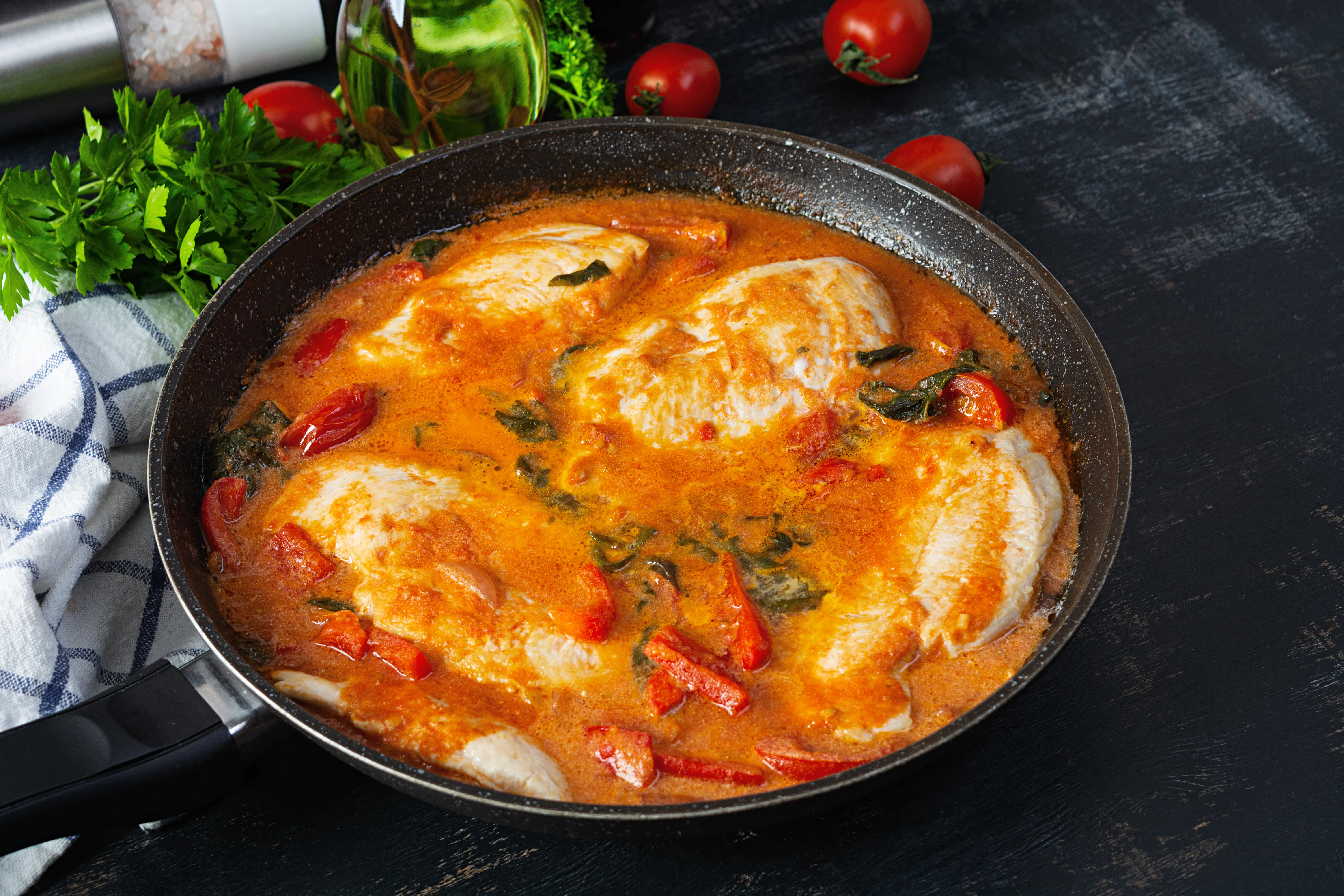 Recept: piščančji cacciatore, enostavna italijanska jed po receptu Gordona Ramsaya