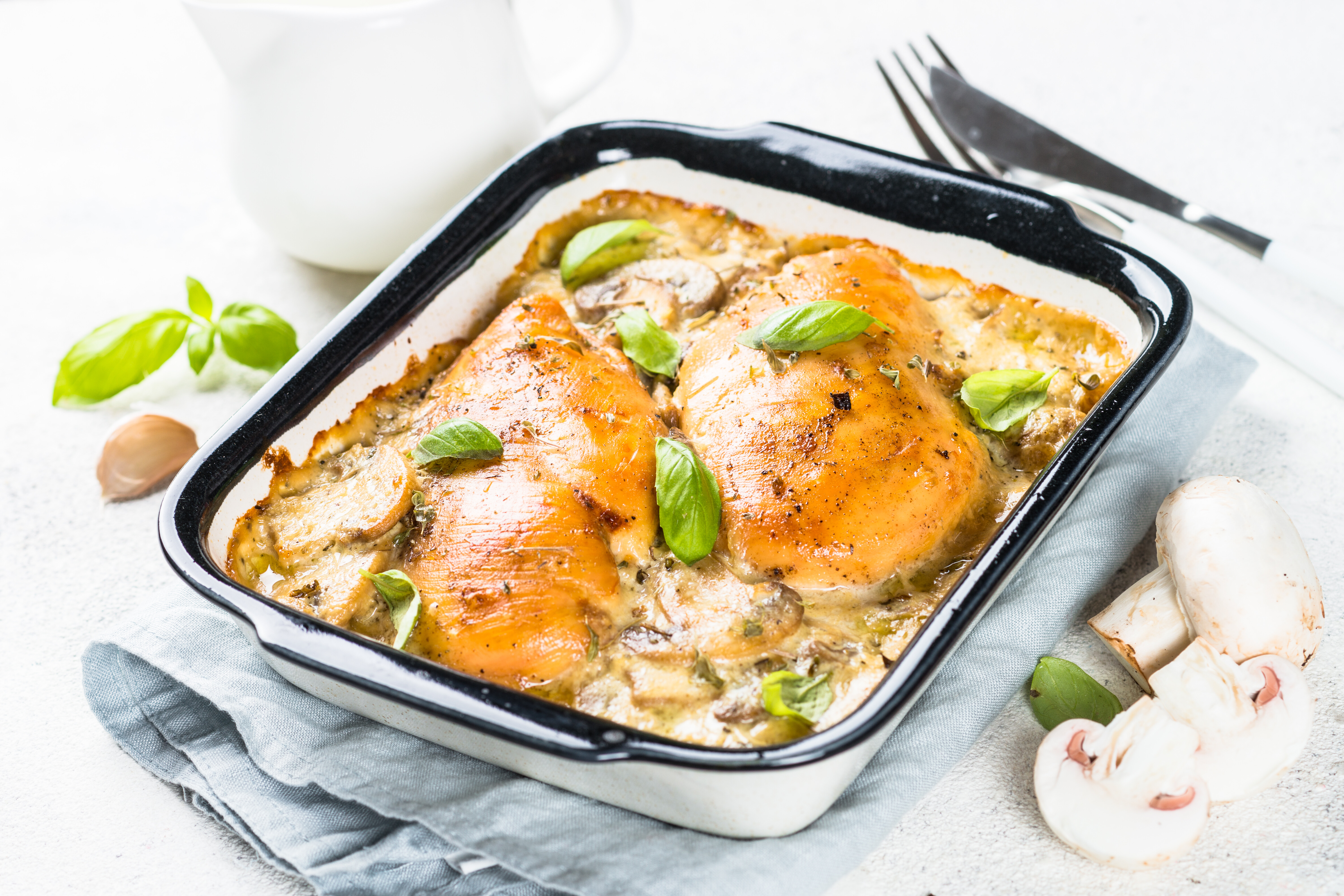 Recept: piščanec v kremni gobovi omaki