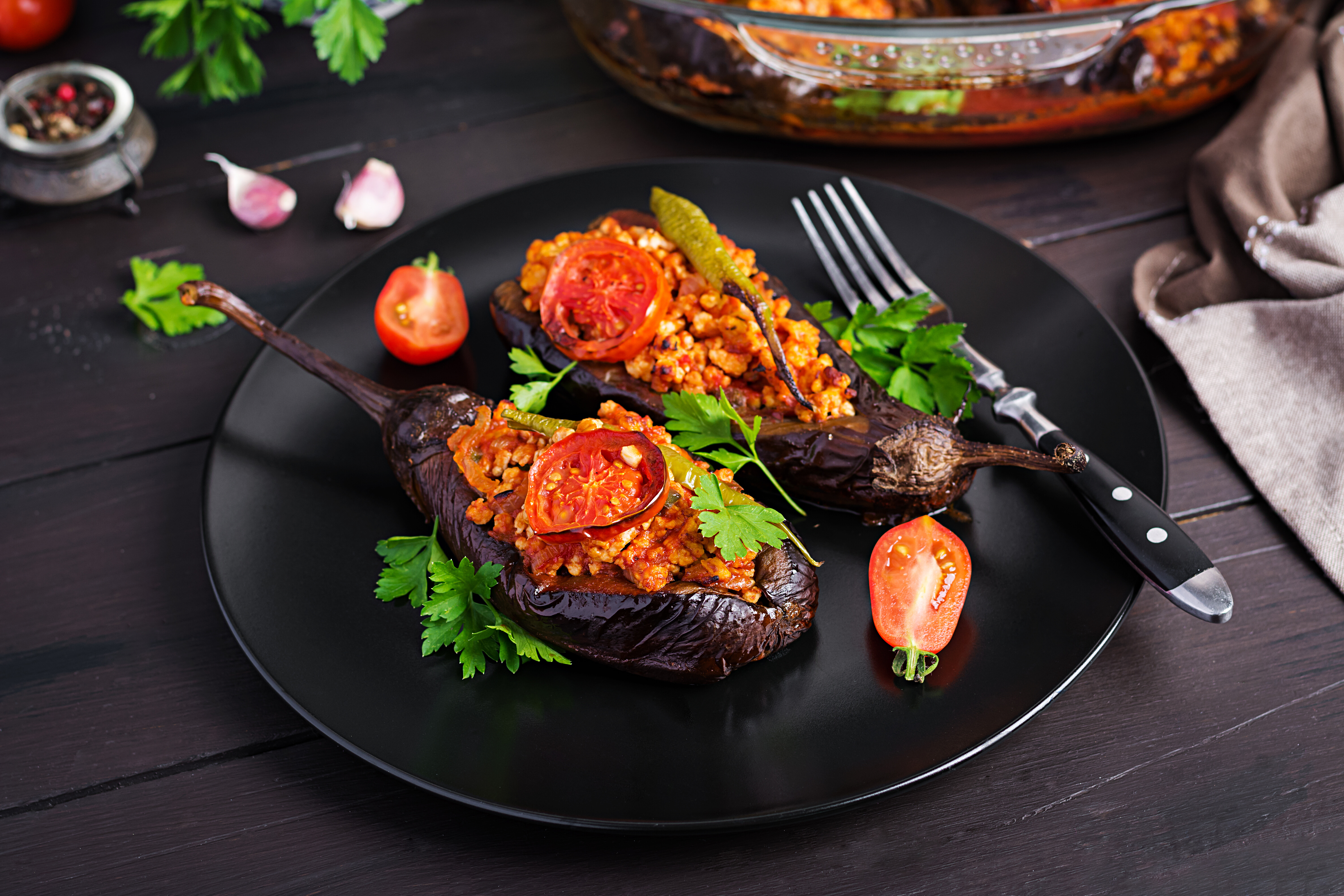 Recept: polnjeni jajčevci s piščančjim mesom