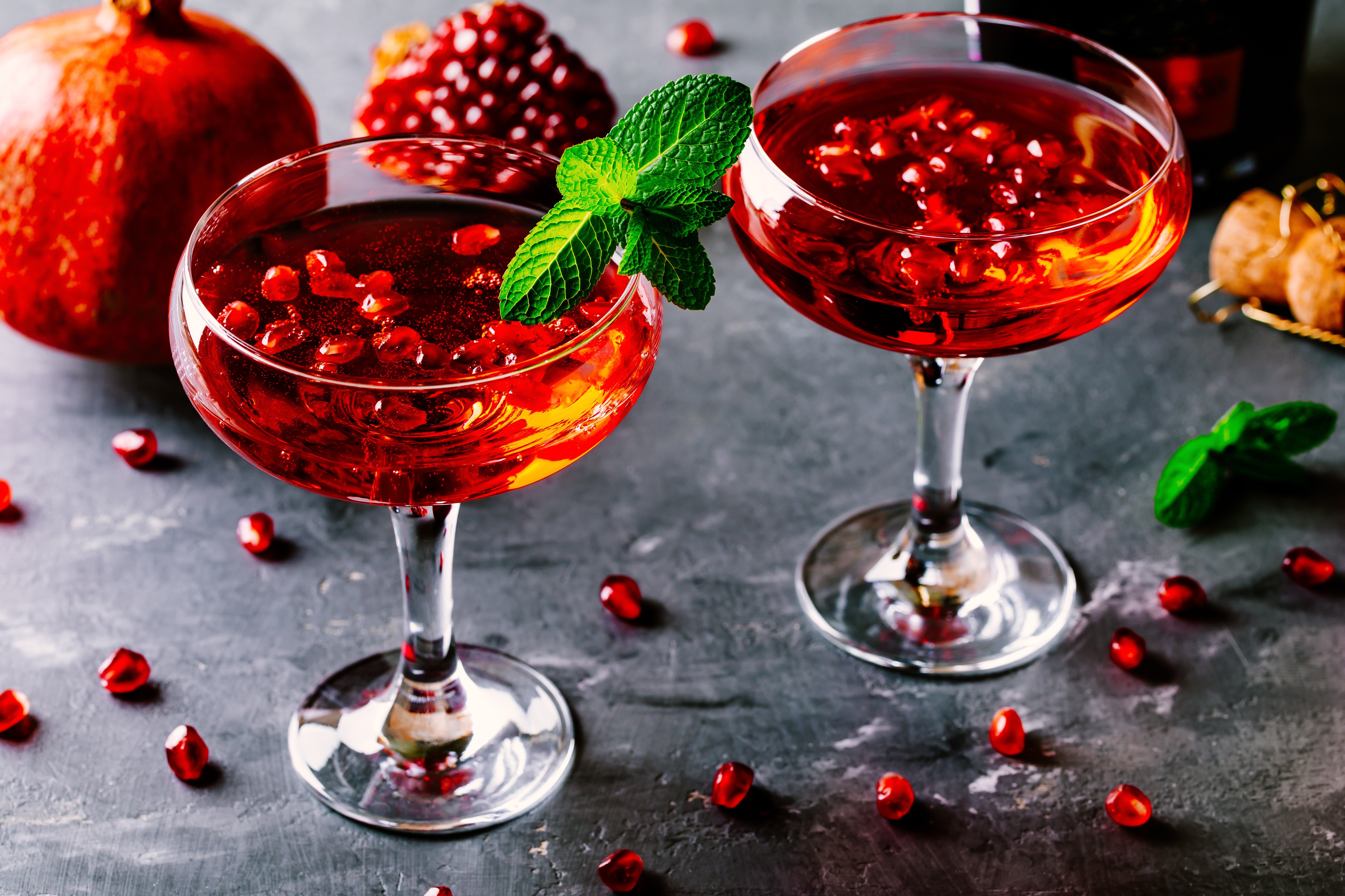 Recept: Pomegranate Champagne Spritzer, nazdravite s pridihom glamurja