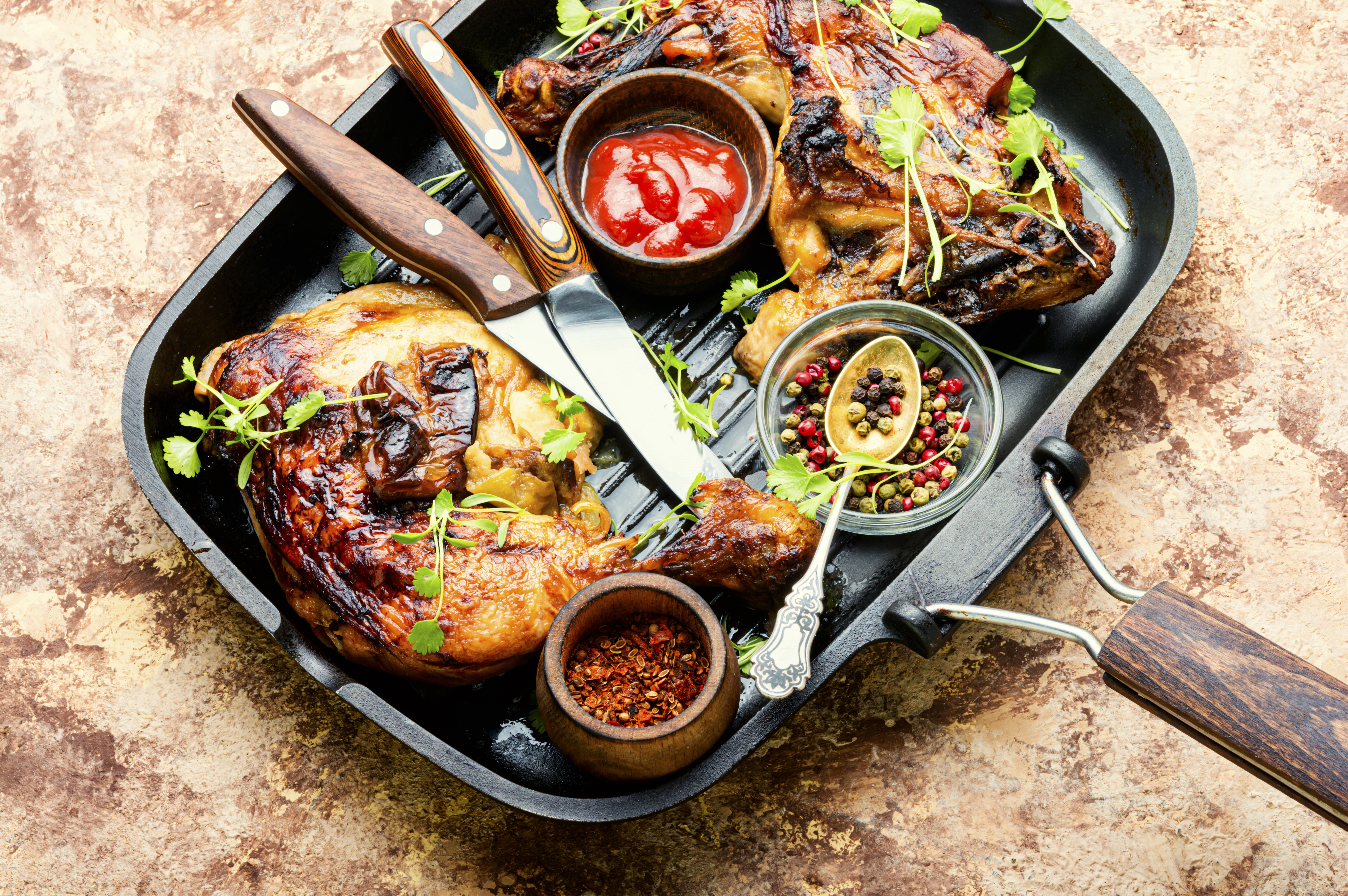 Recept: sočen in hrustljav pečen piščanec