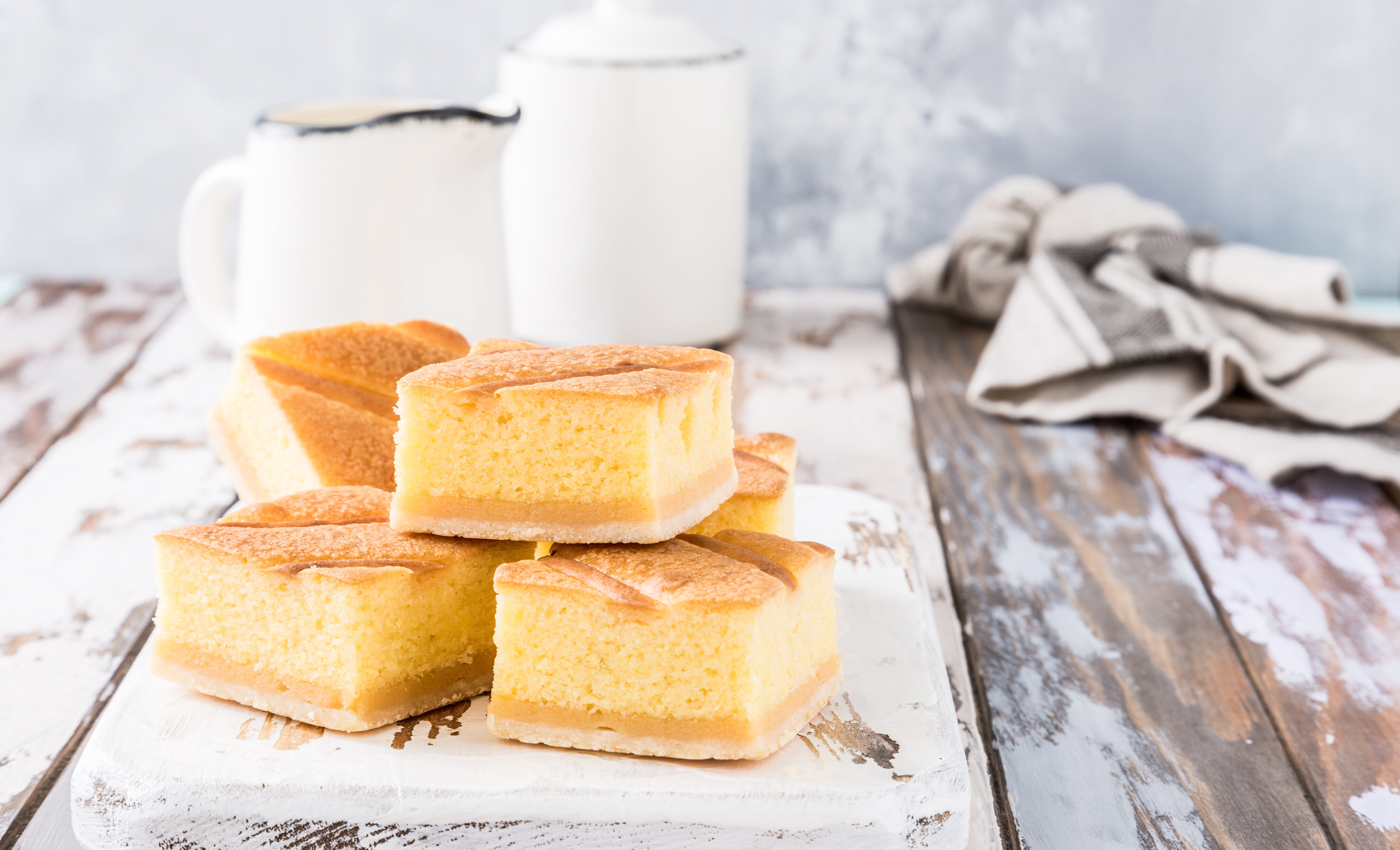 Recept: sočen kolač iz jabolk (brez peke)