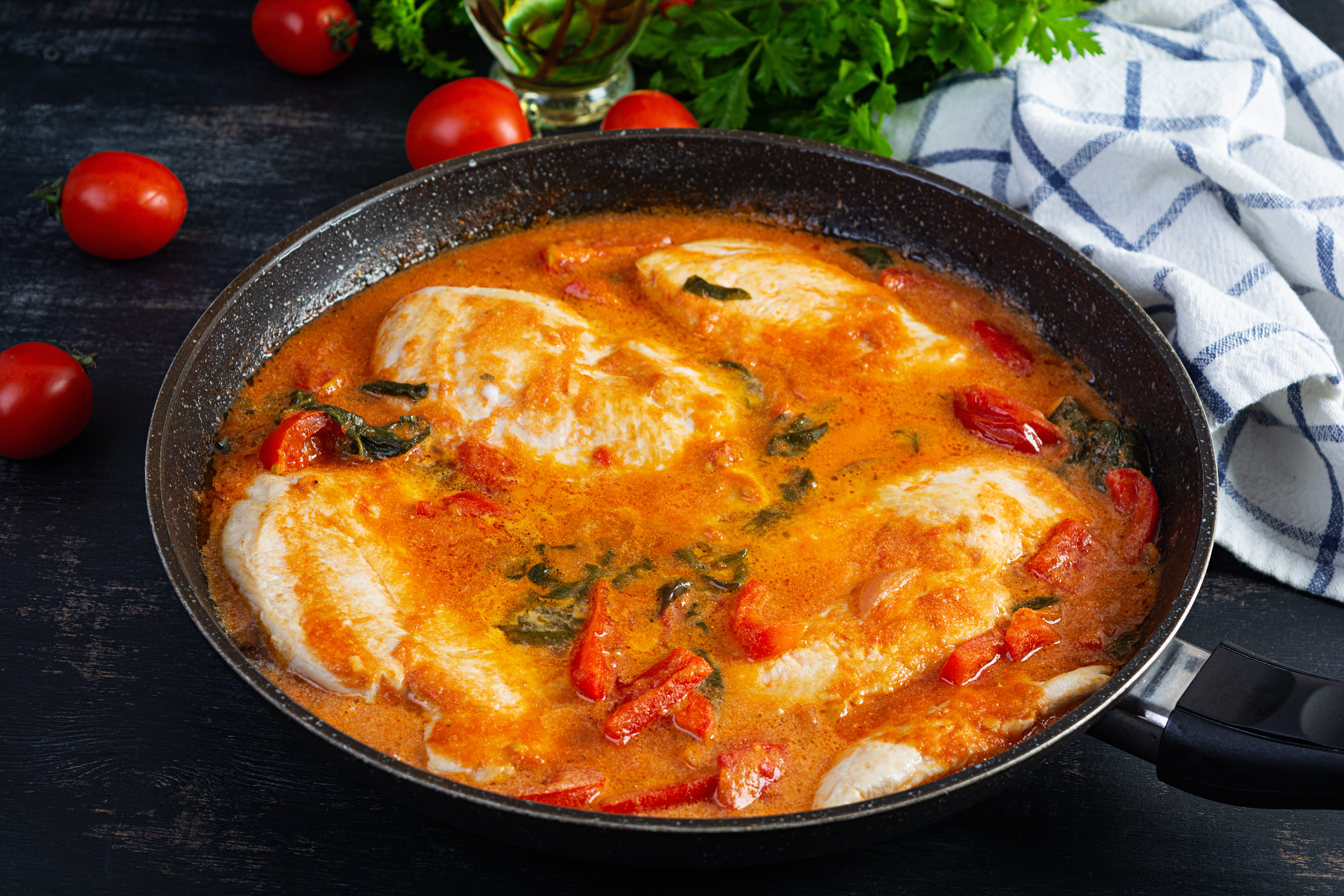 Recept: sočni piščanec v sladko-kisli omaki (VIDEO)