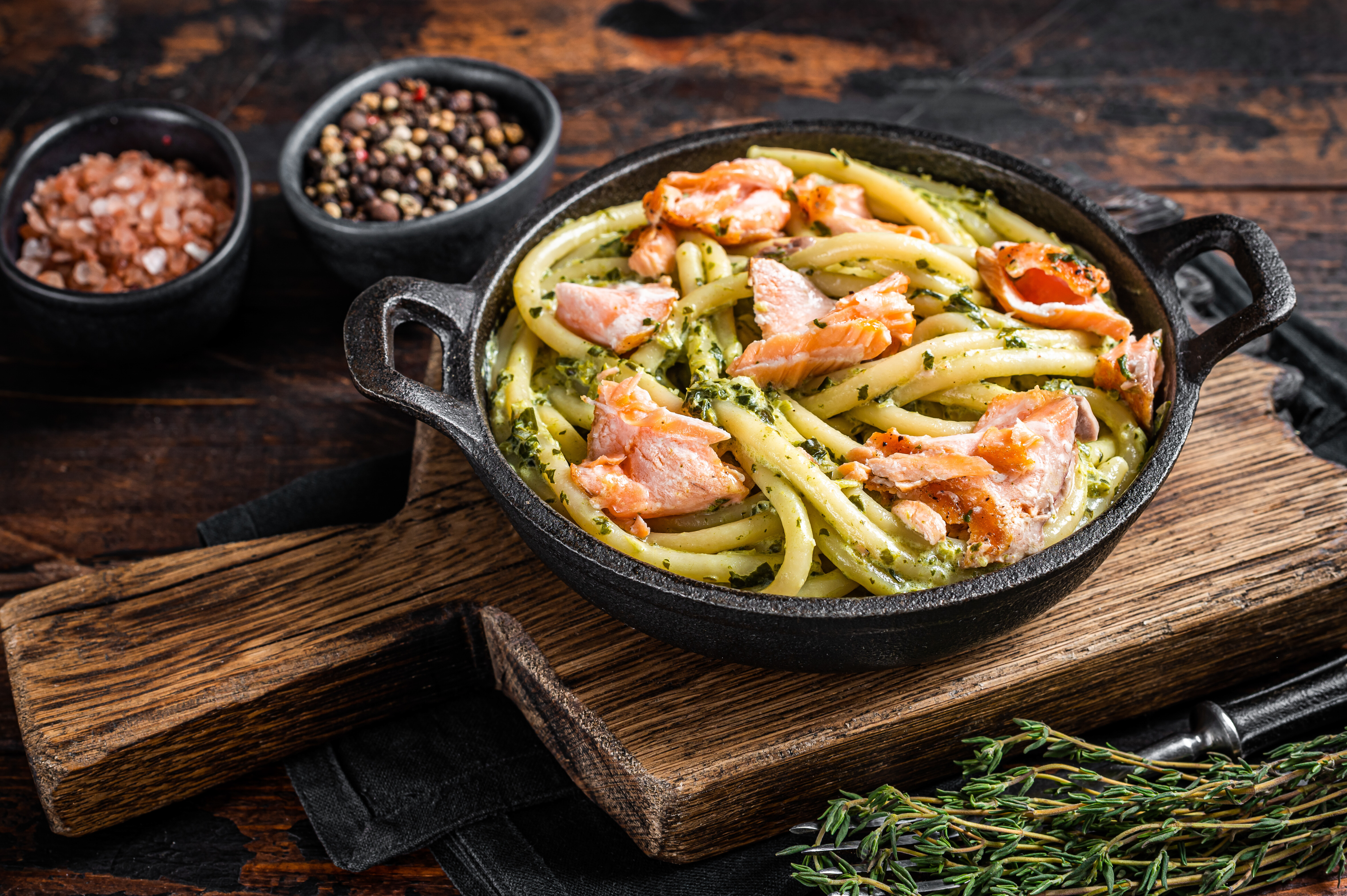 Recept: testenine z lososom in bučkami za hitro kosilo
