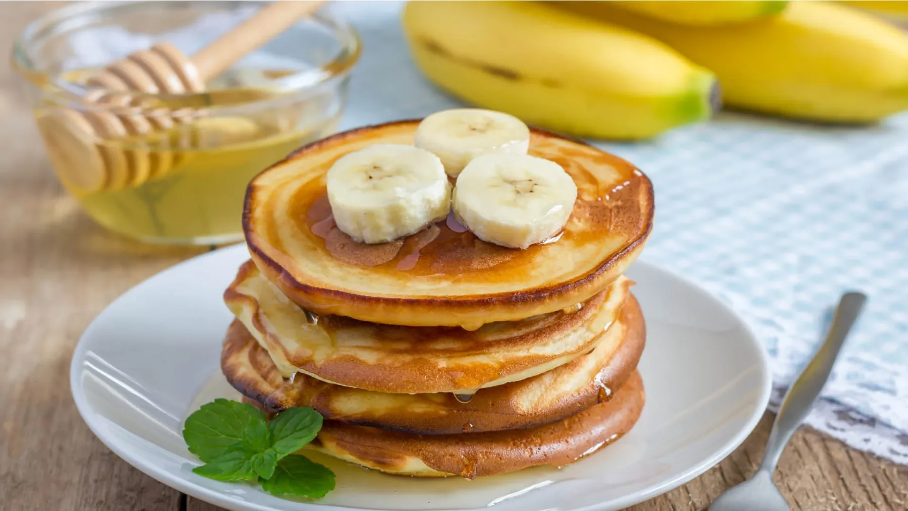 Recept za bananine palačinke z le 3 sestavinami – brez moke, brez sladkorja, brez mleka!