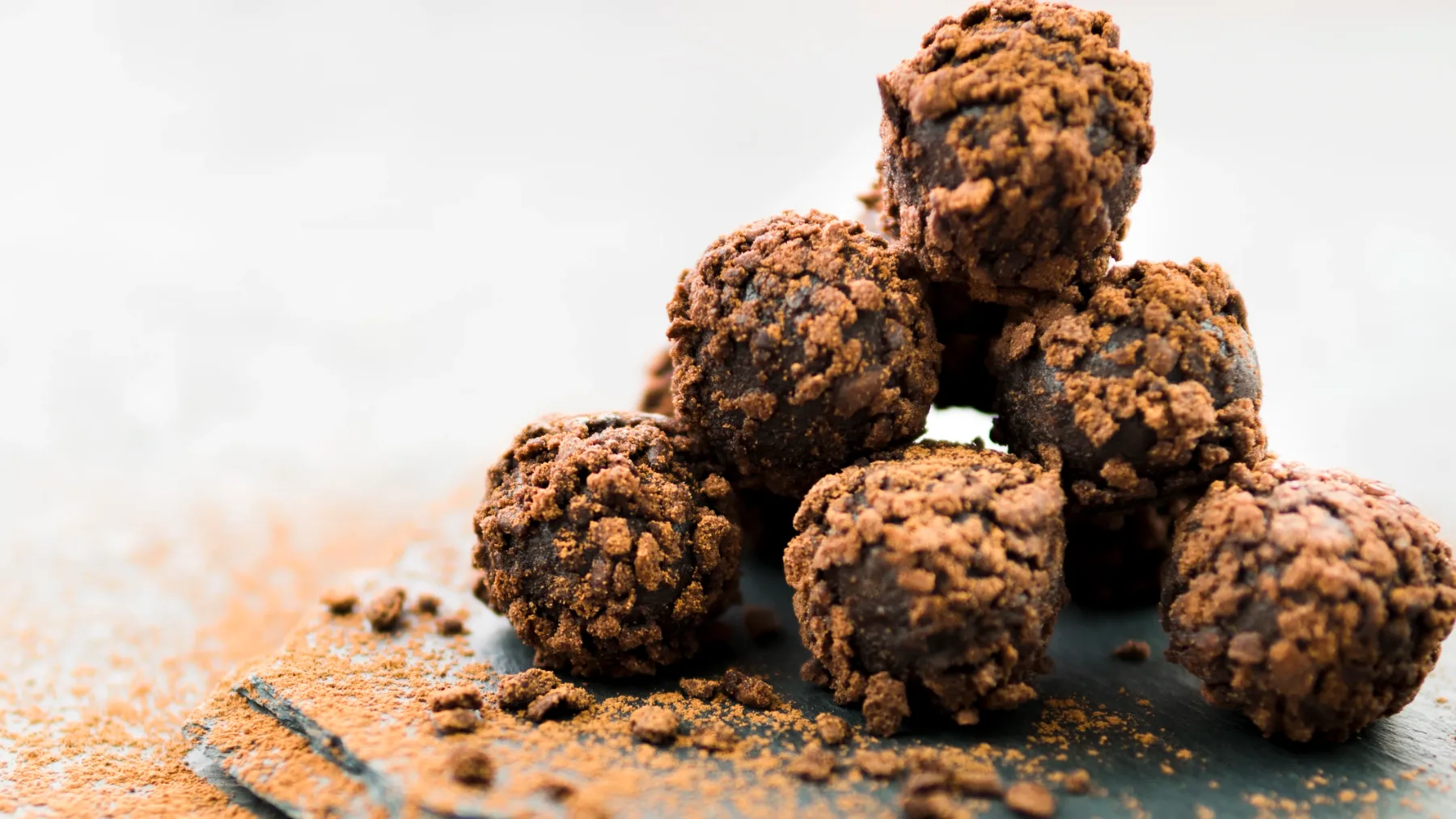 Recept za domače Ferrero Rocher kroglice iz le 3 sestavin