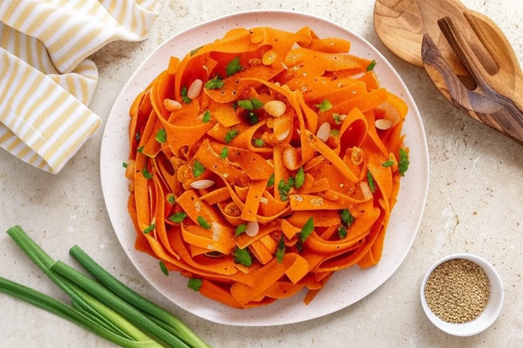 Recept za korenčkovo solato, ki je obnorela TikTok: preprosta za pripravo, okusna za vse čute