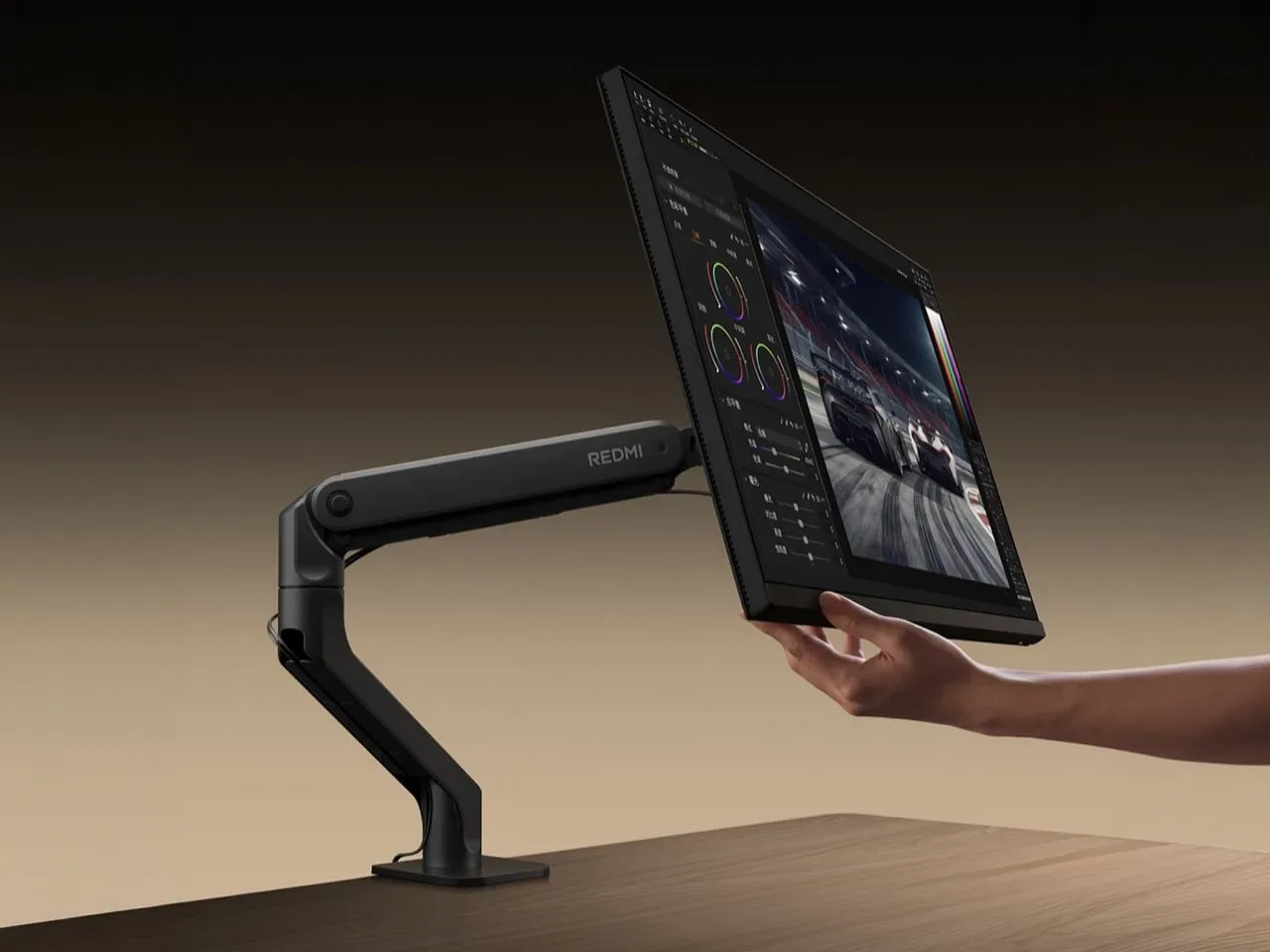 Redmi Monitor Arm: Xiaomi za pičlih 40 evrov rešuje kaos na vaši pisalni mizi