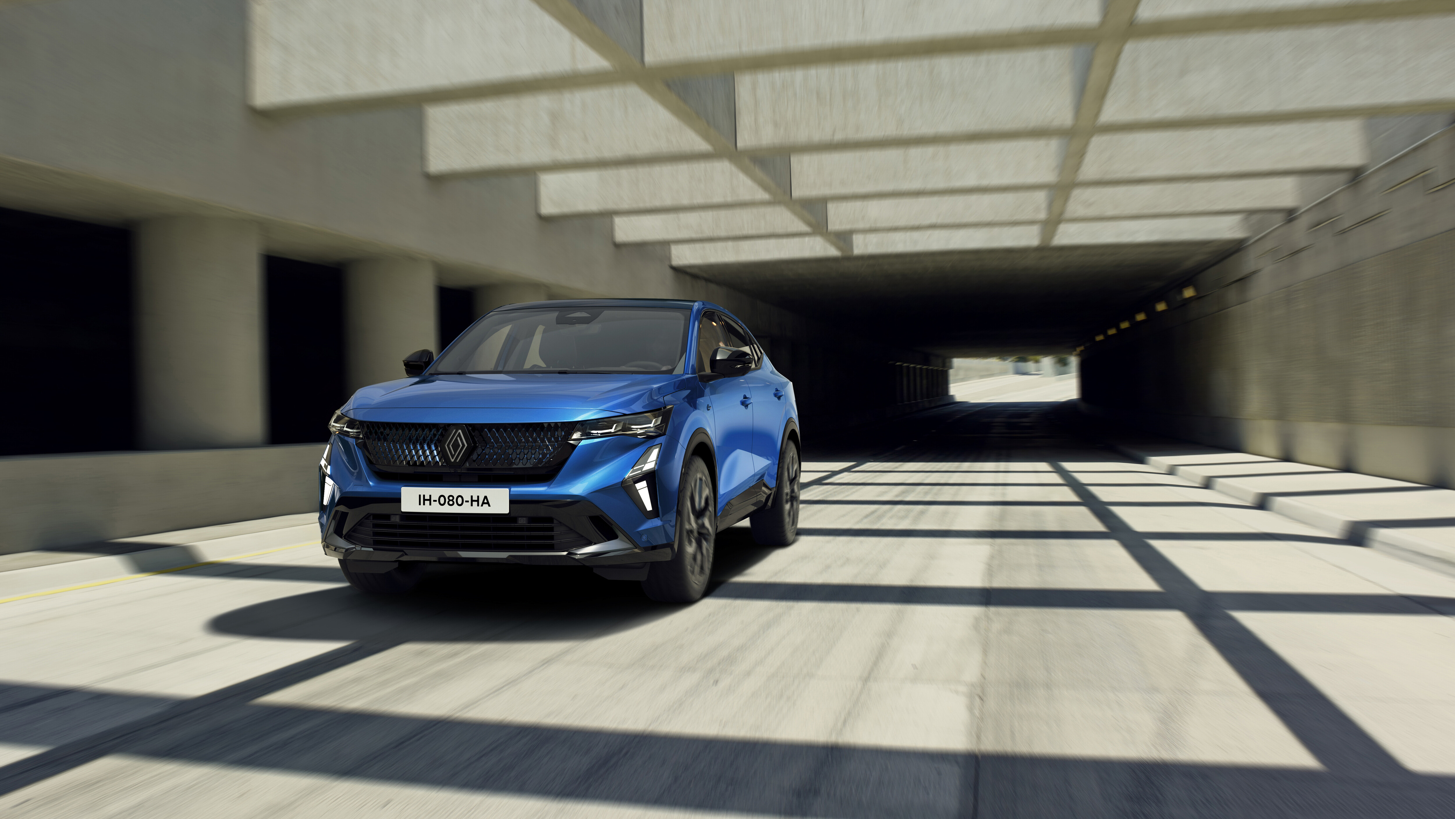 Renault razkriva – Renault Rafale: hibridni coupe-SUV s 300 konji in eleganco letalske industrije