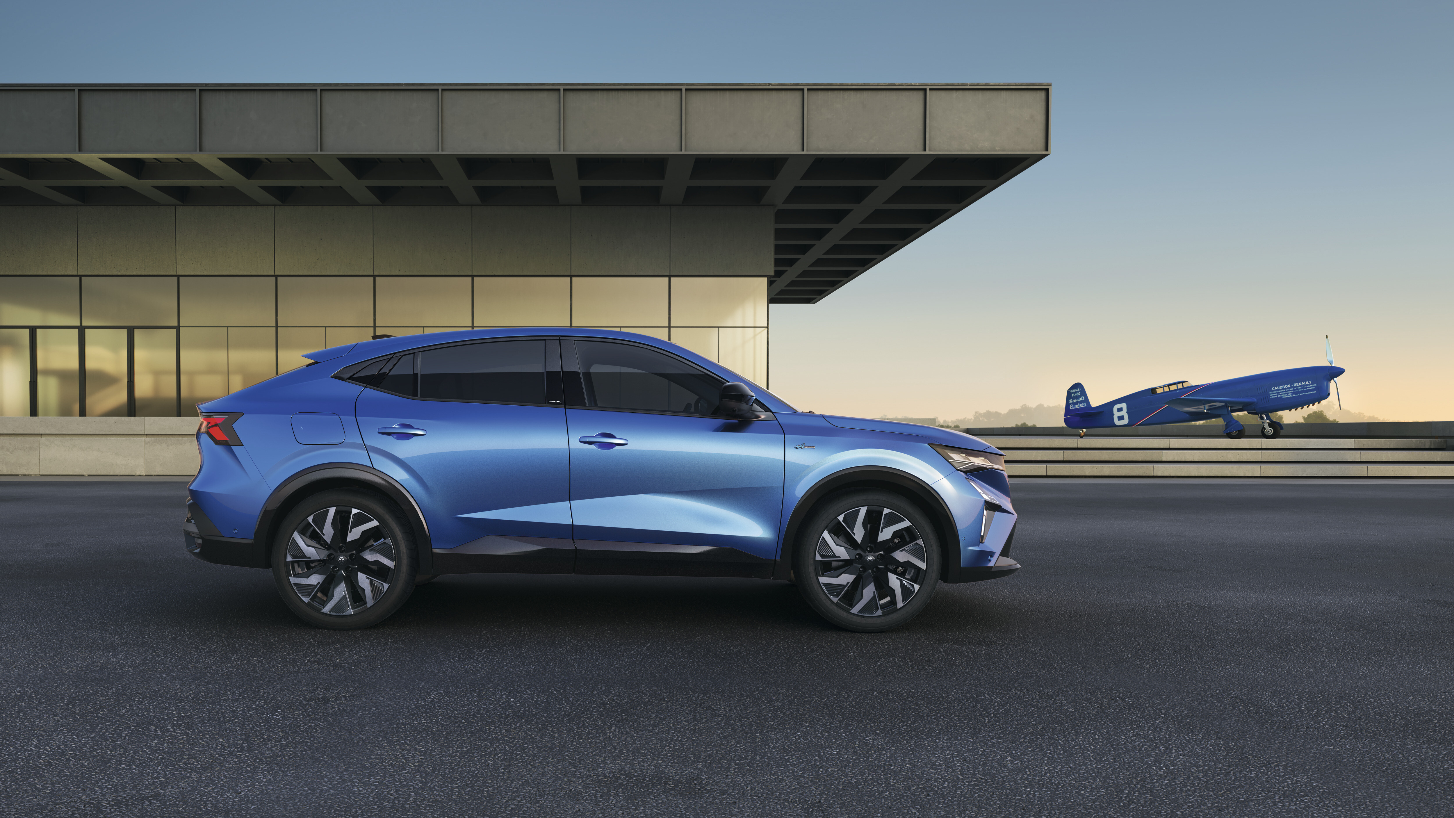 Renault razkriva – Renault Rafale: hibridni coupe-SUV s 300 konji in eleganco letalske industrije