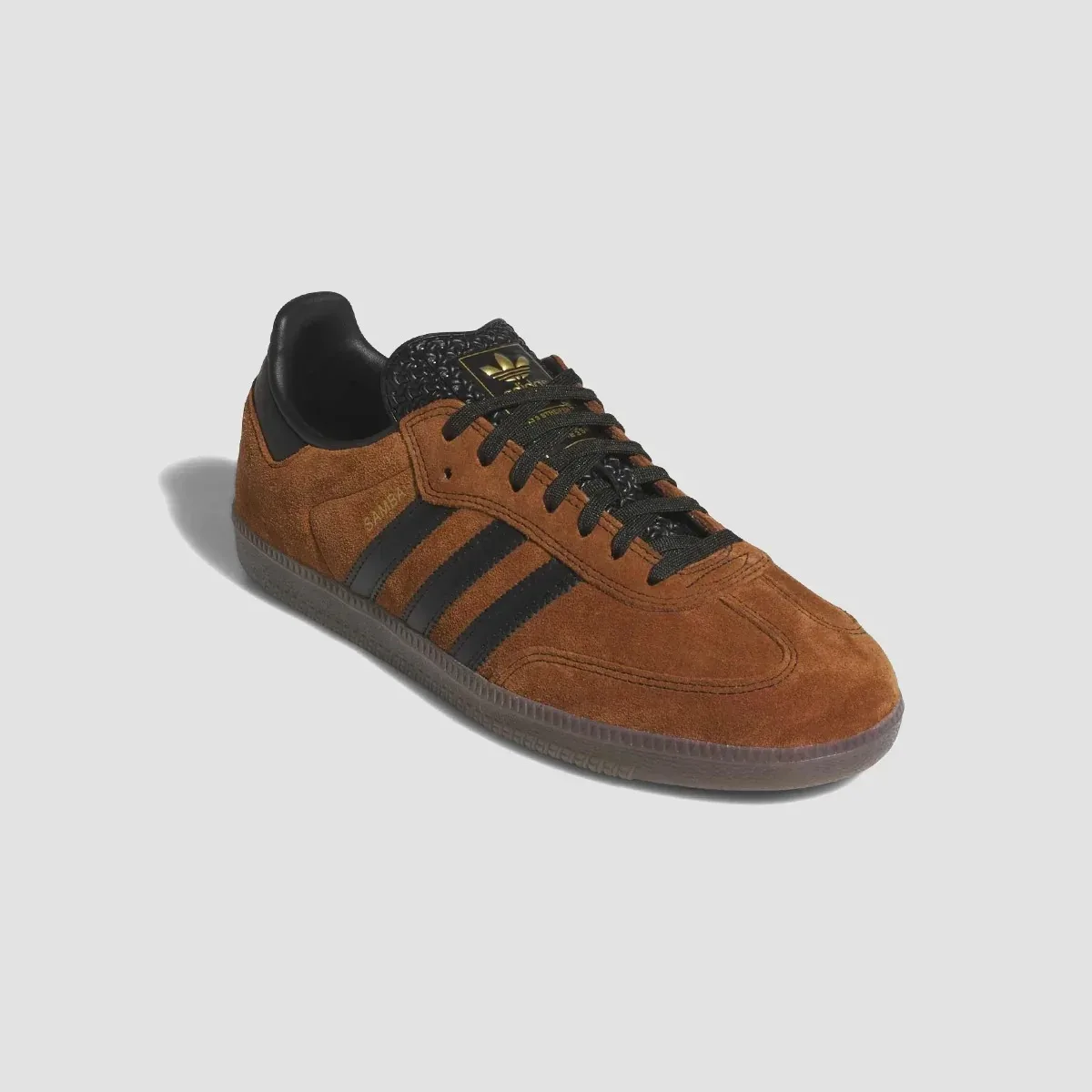 Retro estetika 70. let se vrača: Nove superge Adidas Samba v odtenkih slastnega tiramisuja