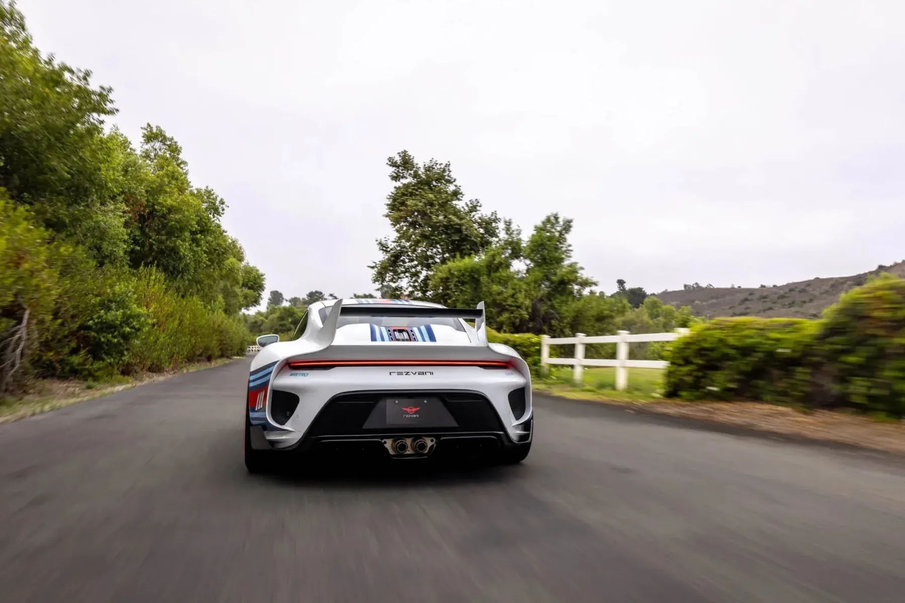 Rezvani Retro RR1: 935 nostalgija na 992 – do 750 hp (559 kW), karbon in ročni menjalnik